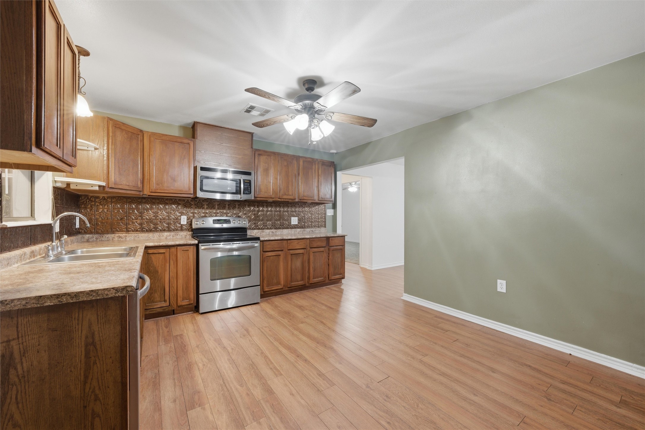303 N Milam Street Rogers TX 76569