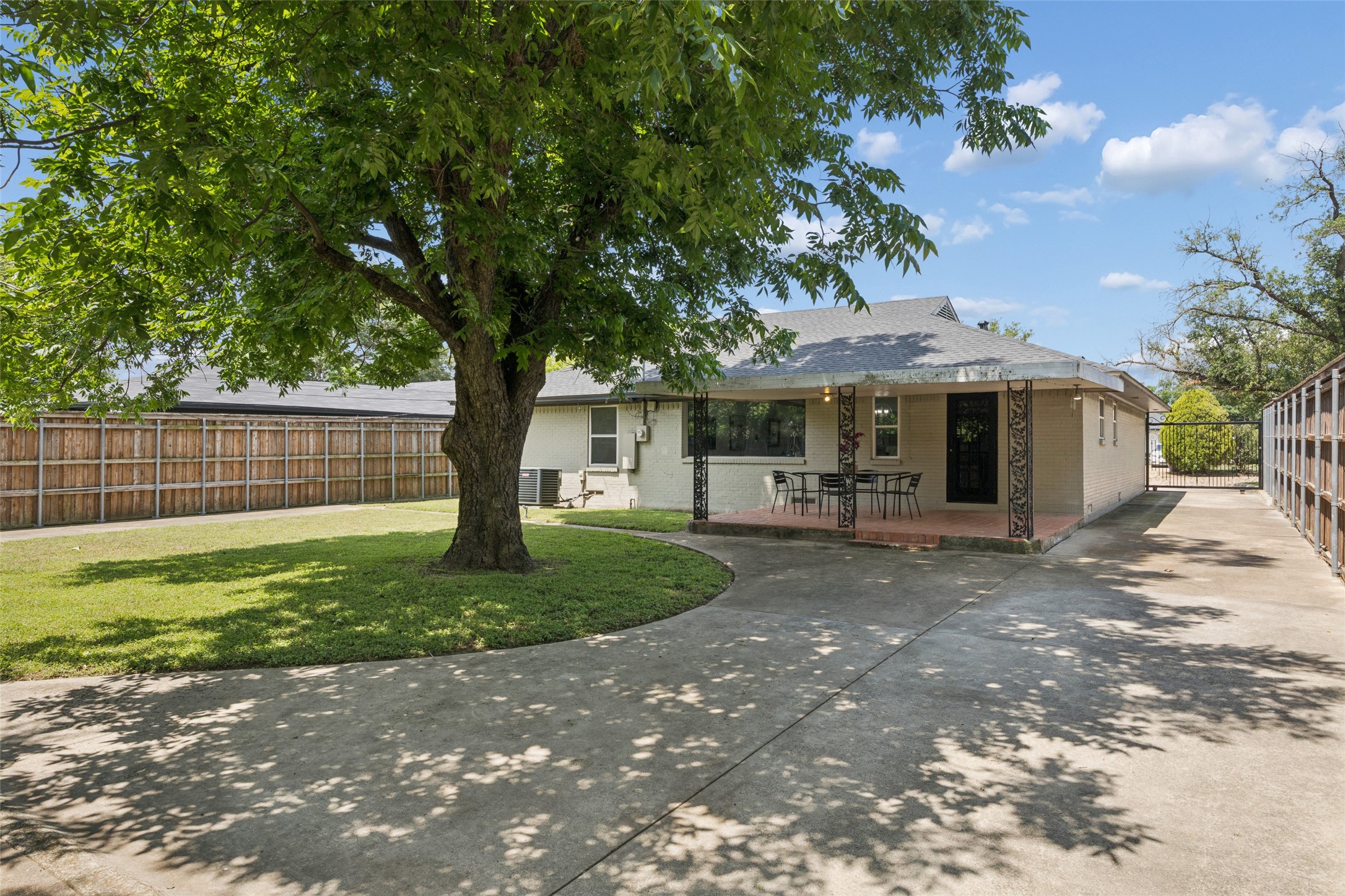 324 N Brighton Avenue Dallas TX 75208