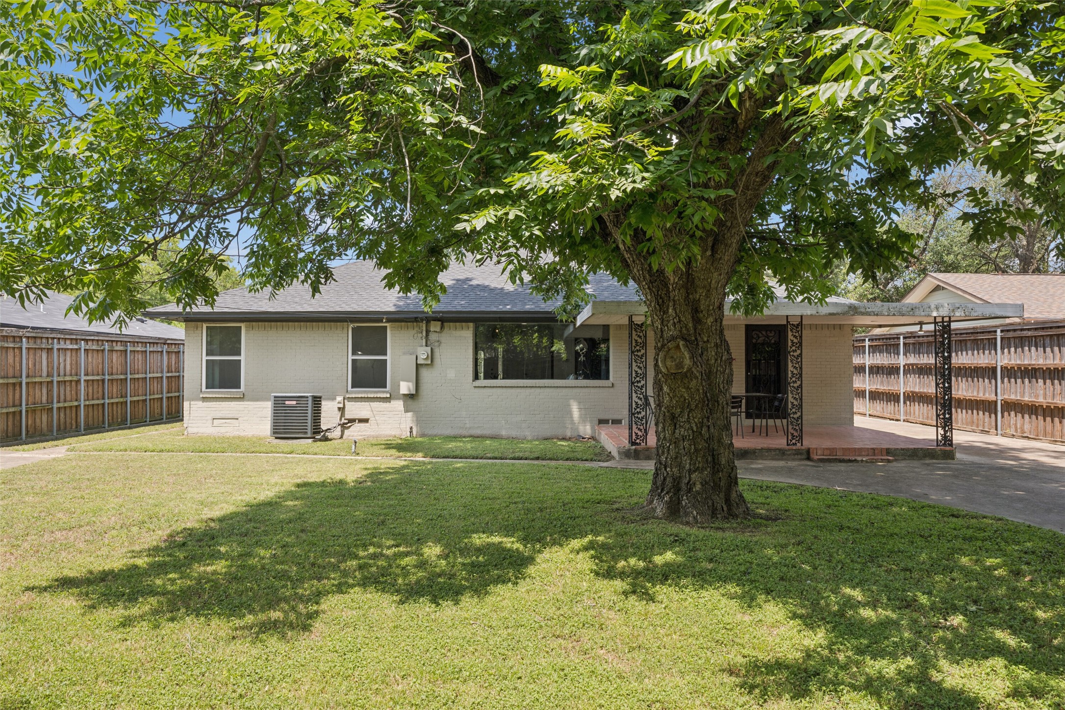 324 N Brighton Avenue Dallas TX 75208