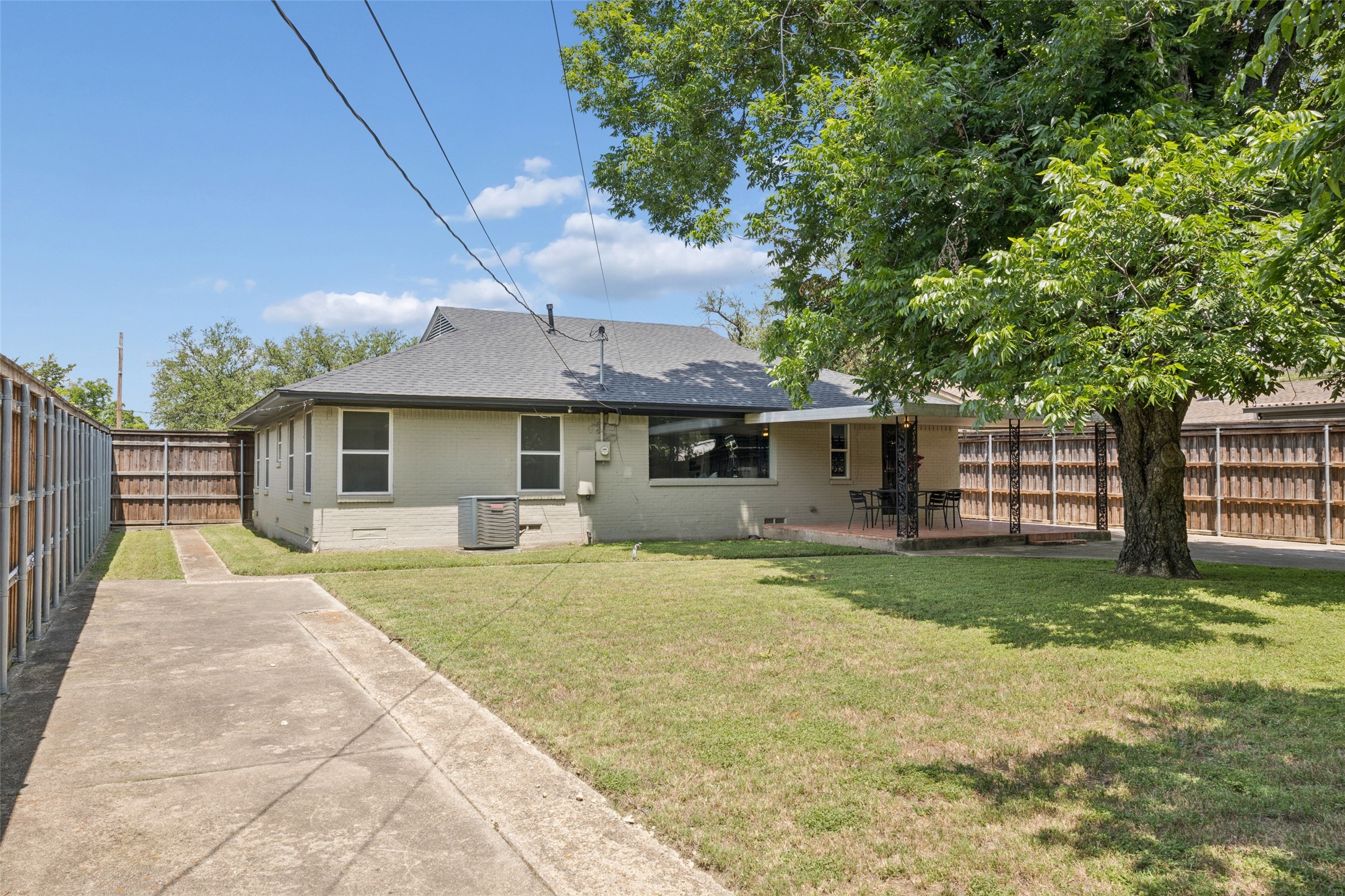 324 N Brighton Avenue Dallas TX 75208
