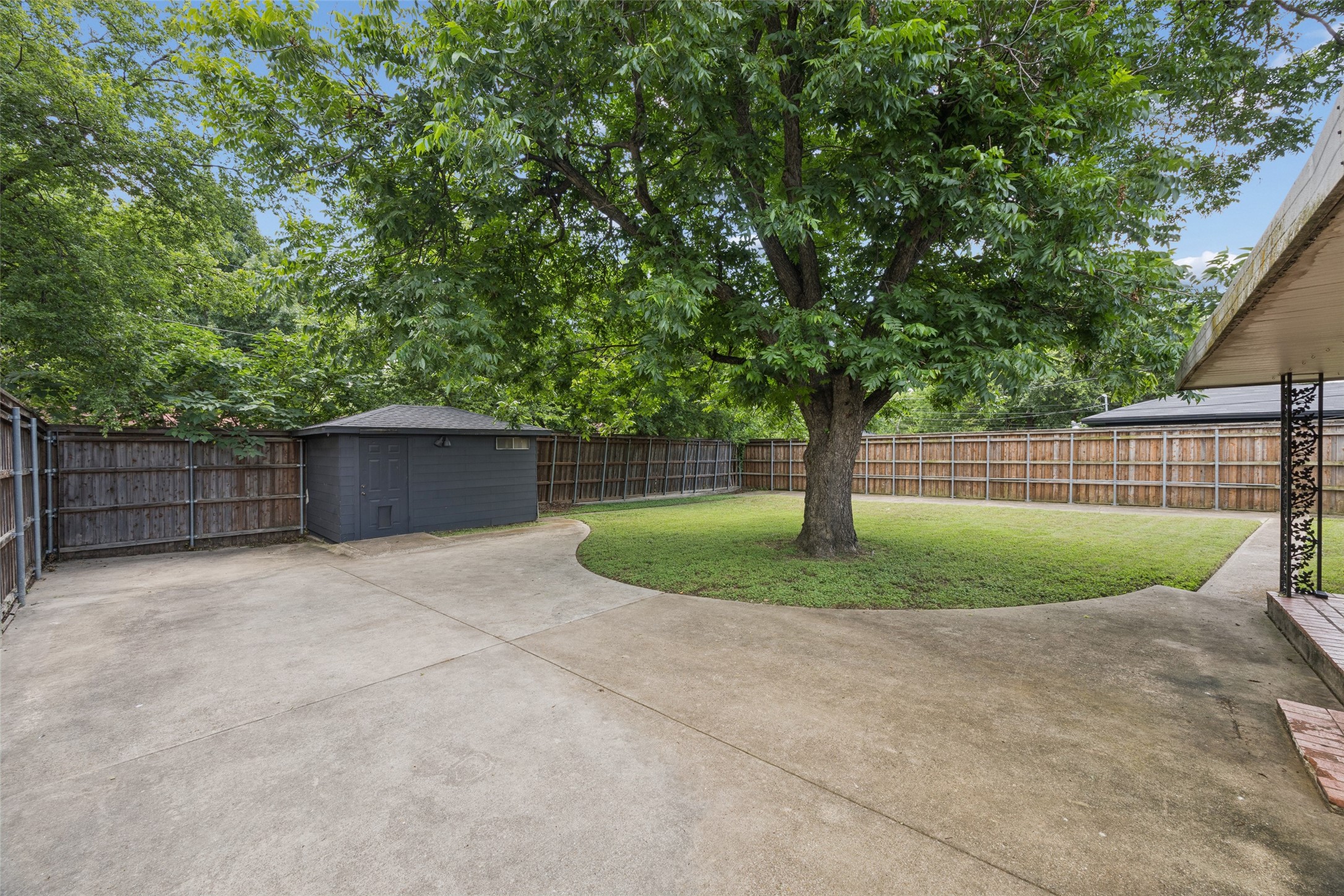 324 N Brighton Avenue Dallas TX 75208