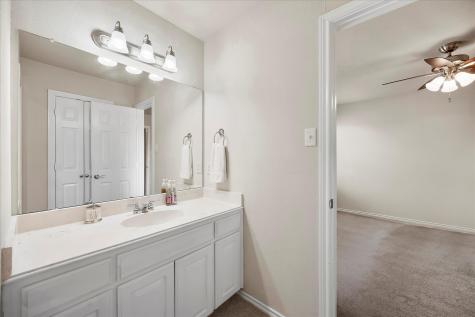 1025 Oak Hollow Lane Combine TX 75159