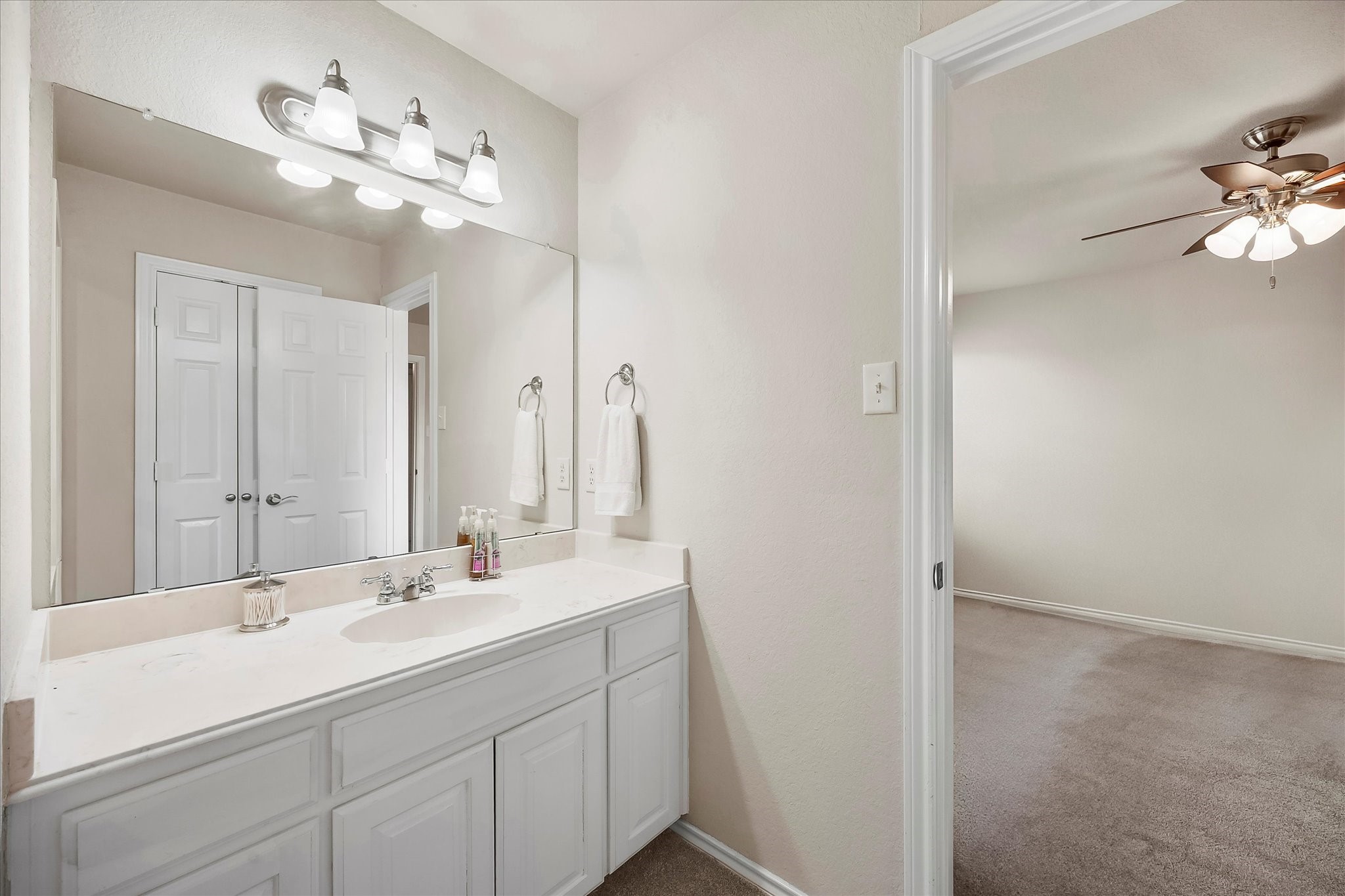 1025 Oak Hollow Lane Combine TX 75159