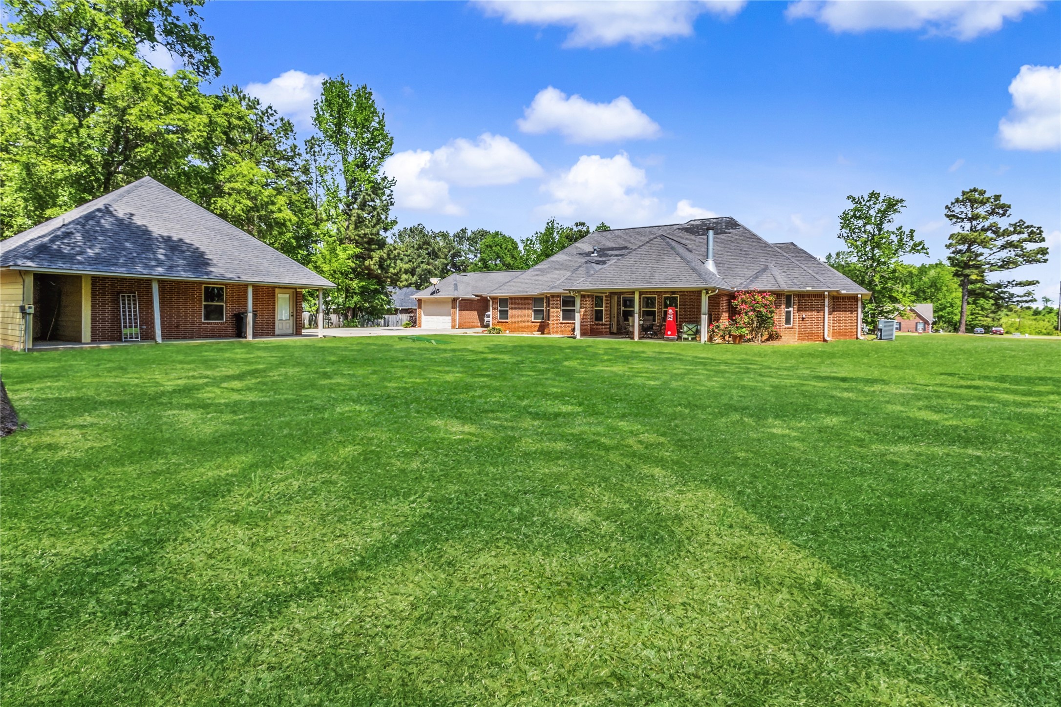 10 Weatherby Drive Hooks TX 75561