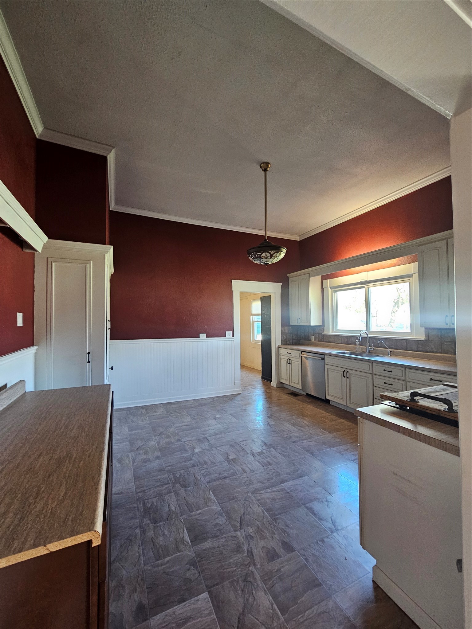 300 S Oak Street Lorena TX 76655