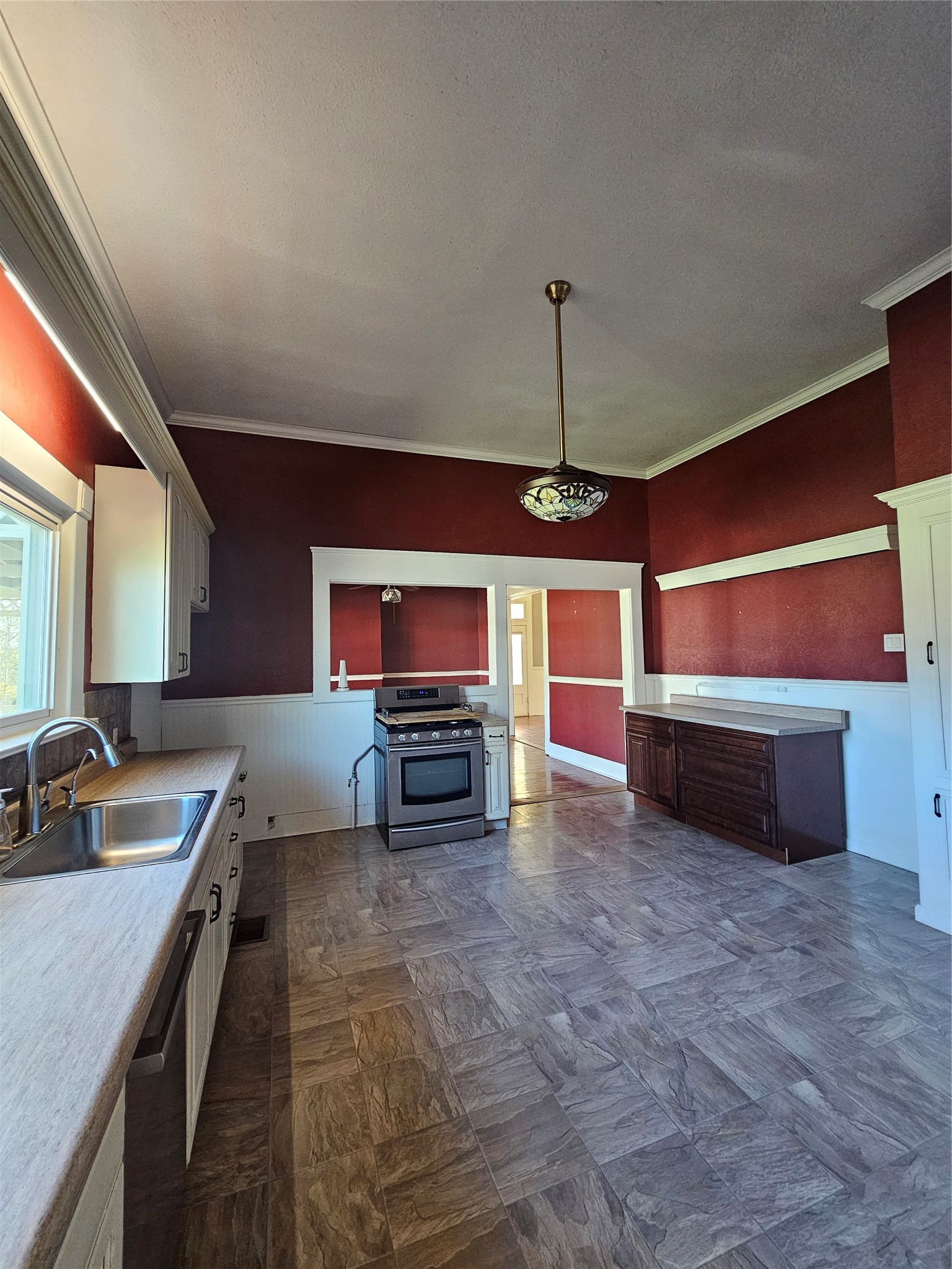 300 S Oak Street Lorena TX 76655