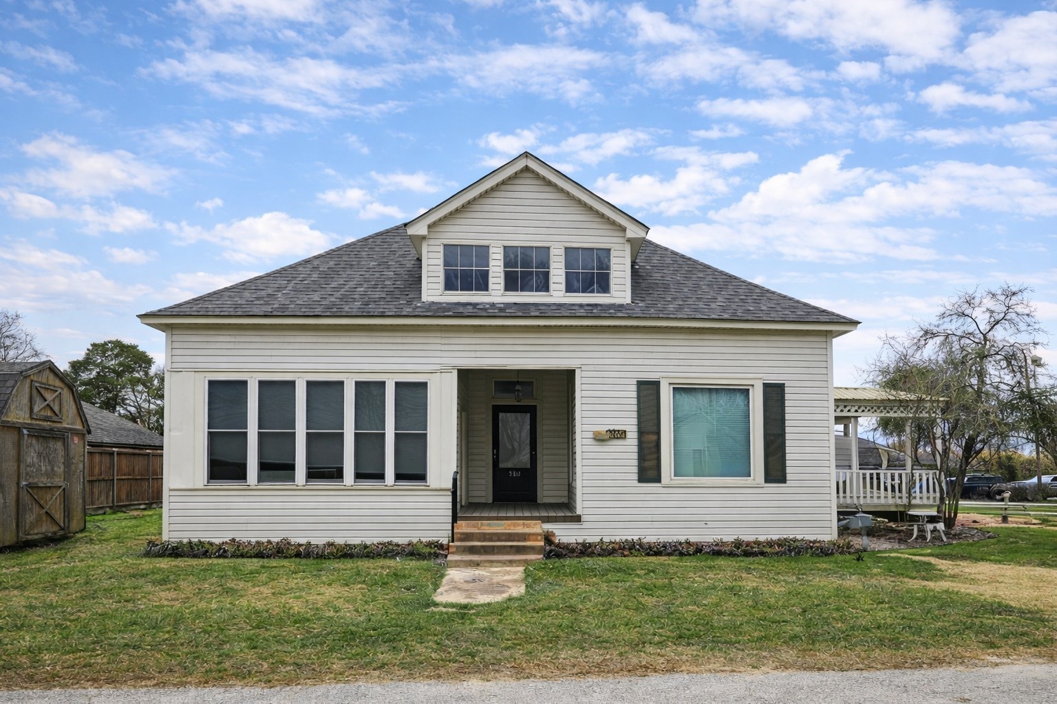 300 S Oak Street Lorena TX 76655