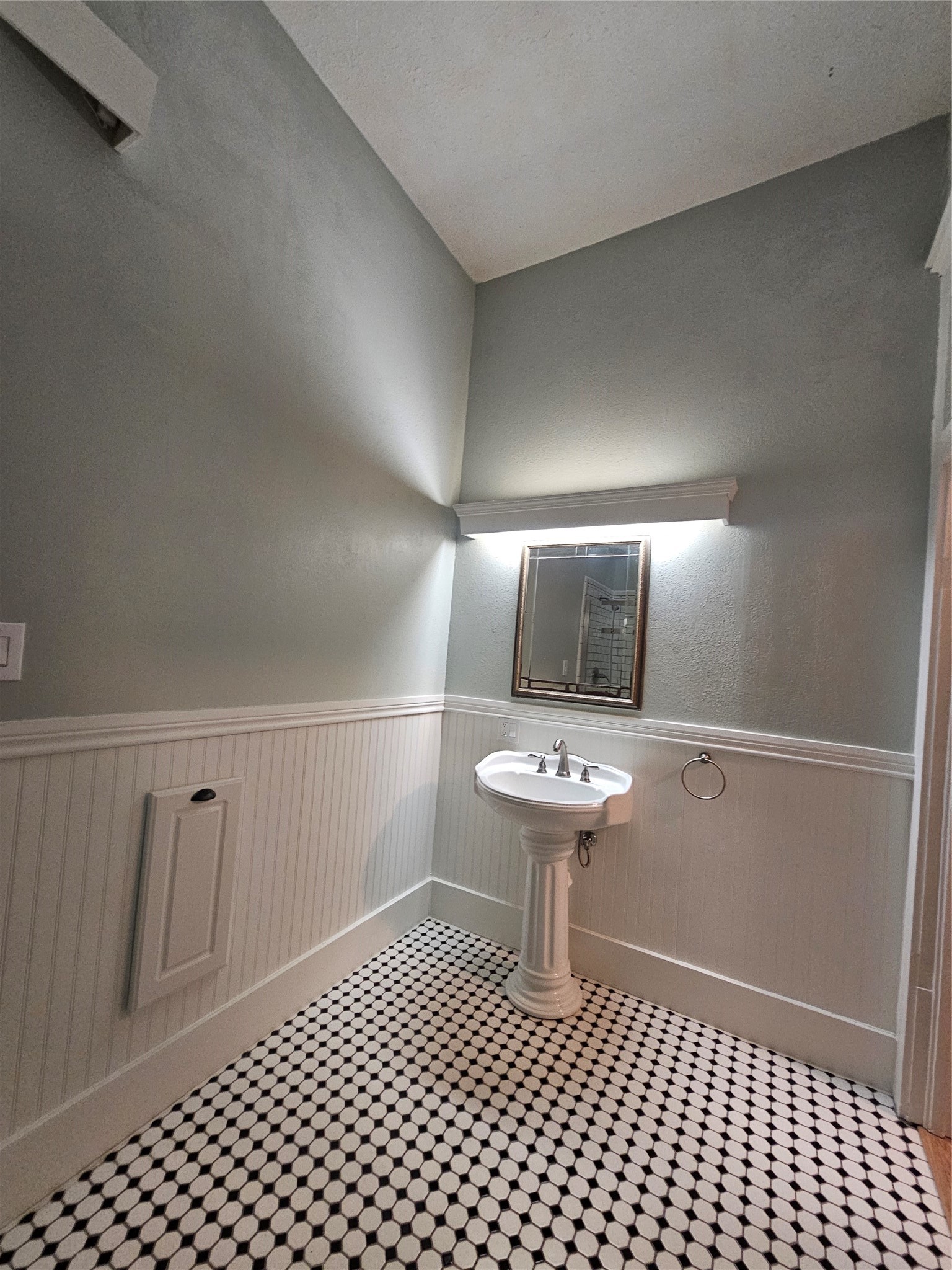 300 S Oak Street Lorena TX 76655