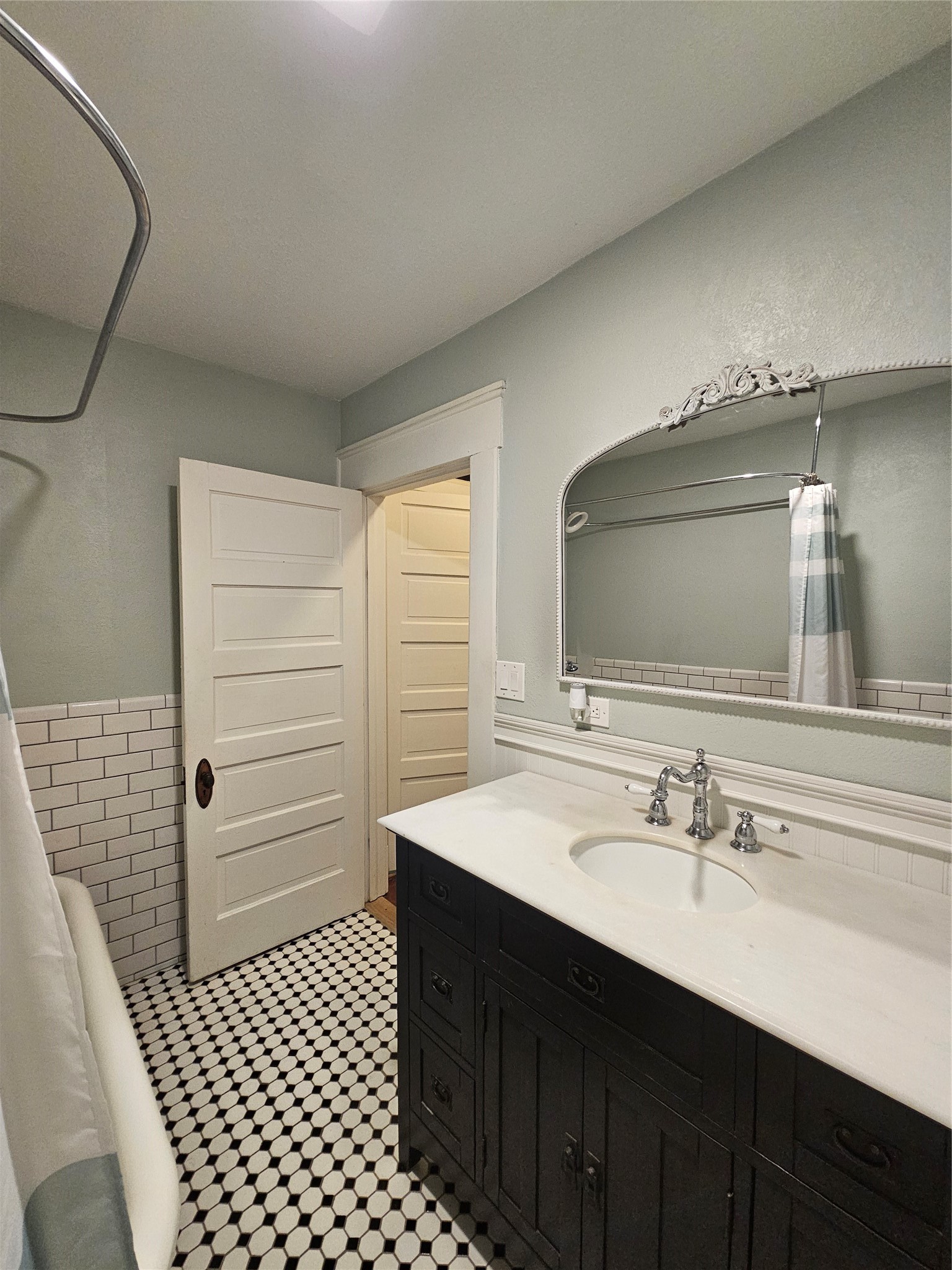 300 S Oak Street Lorena TX 76655