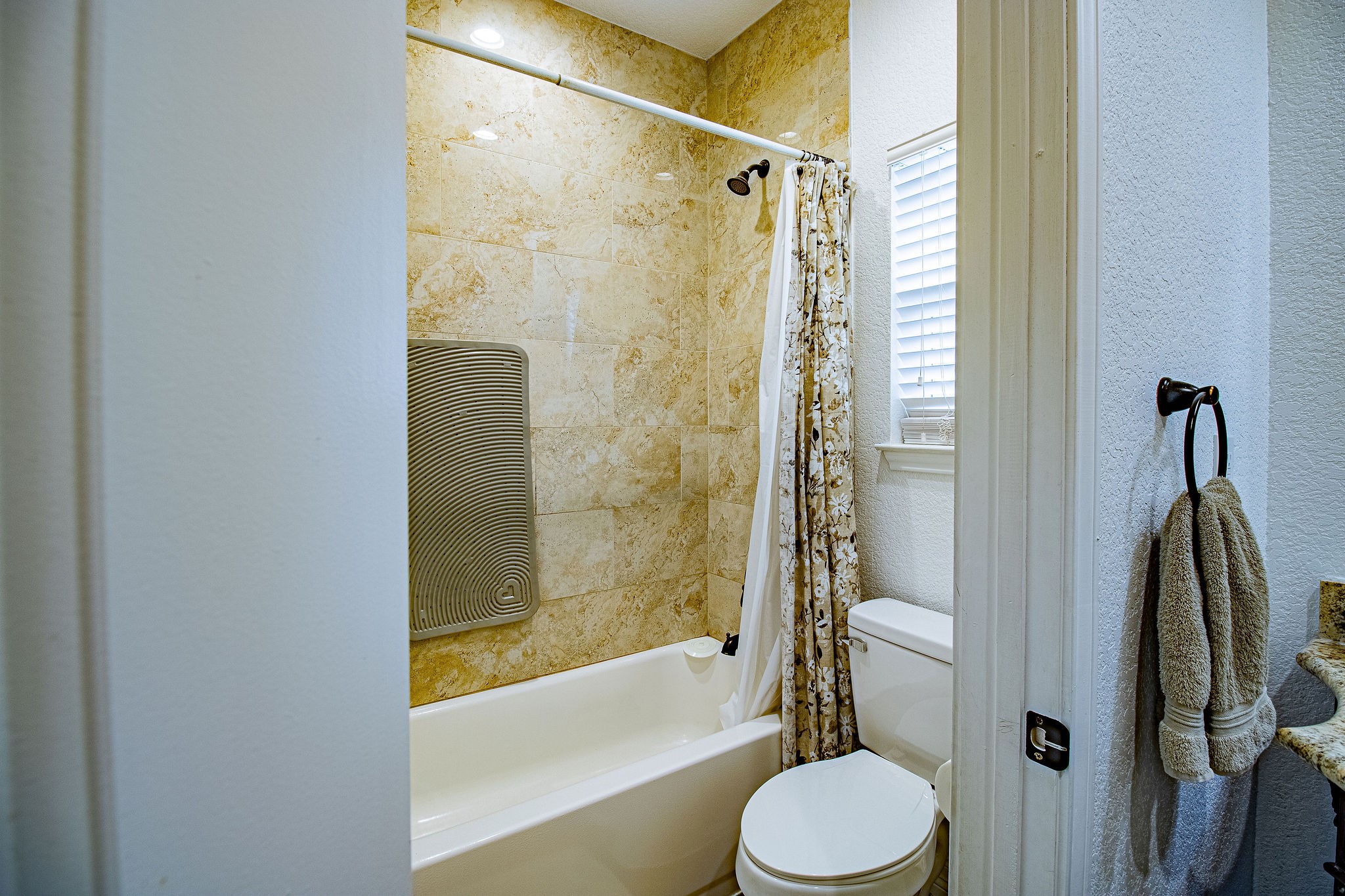 328 Meadow Lane Red Oak TX 75154