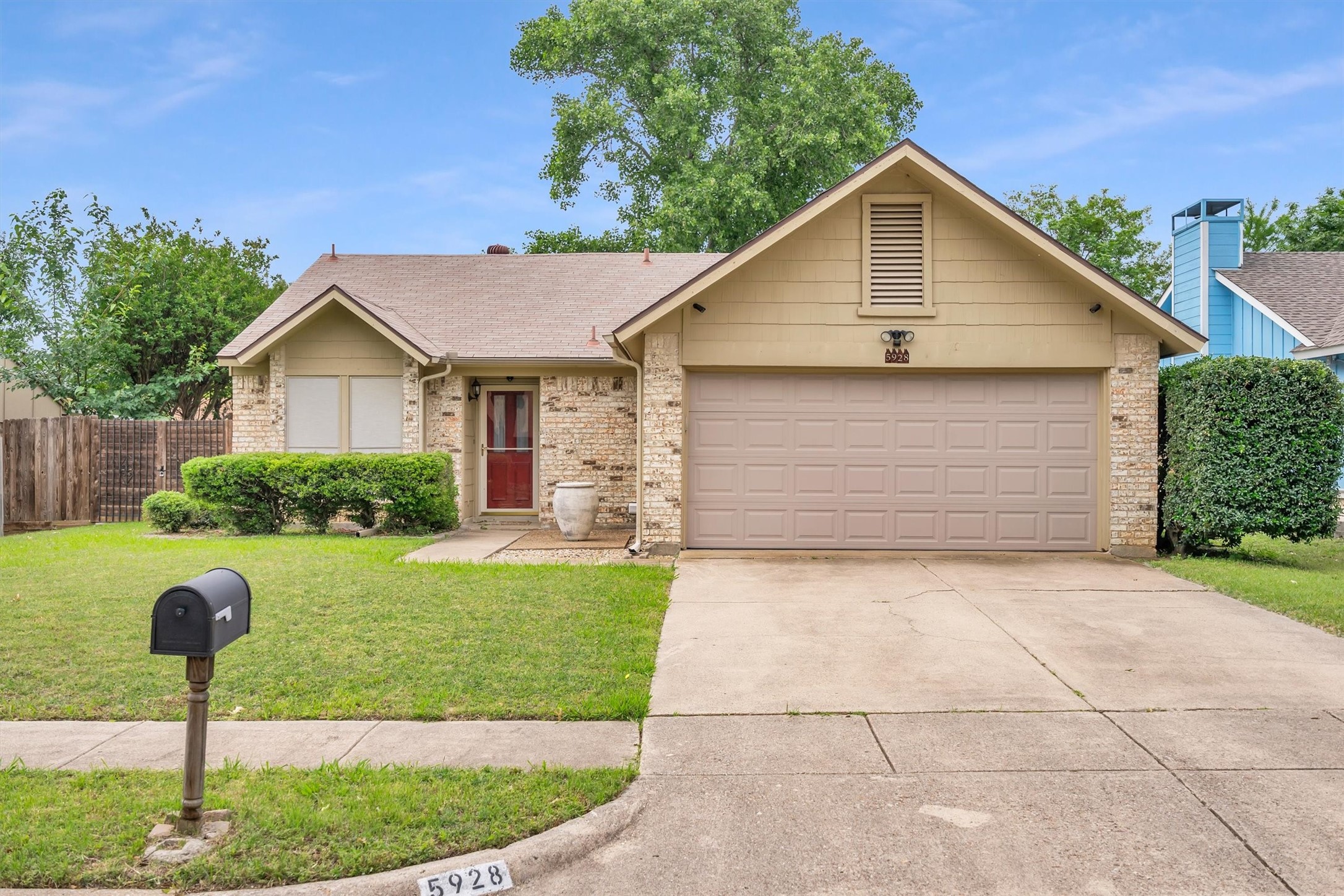 5928 Chisholm Trail Haltom City TX 76148