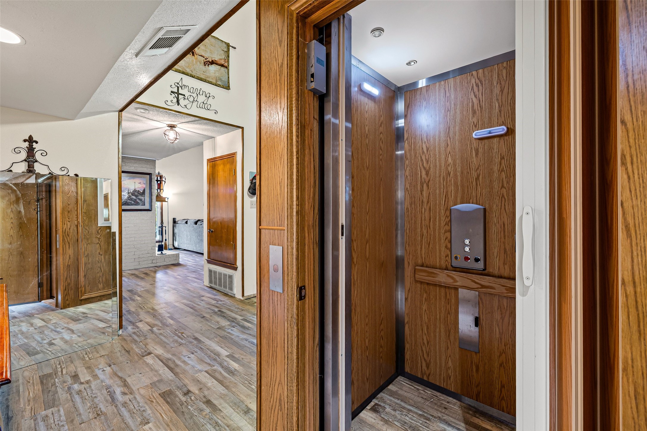 1612 Lakecrest Circle Granbury TX 76048