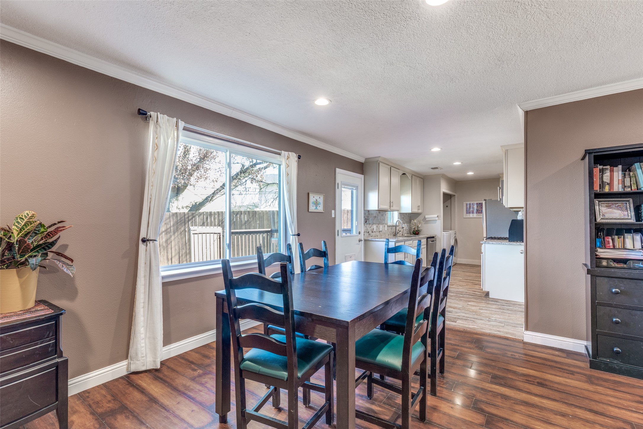 2819 Hollandale Lane Farmers Branch TX 75234