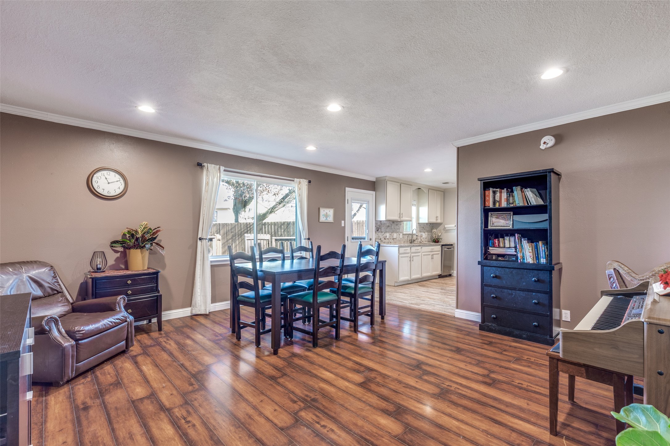 2819 Hollandale Lane Farmers Branch TX 75234