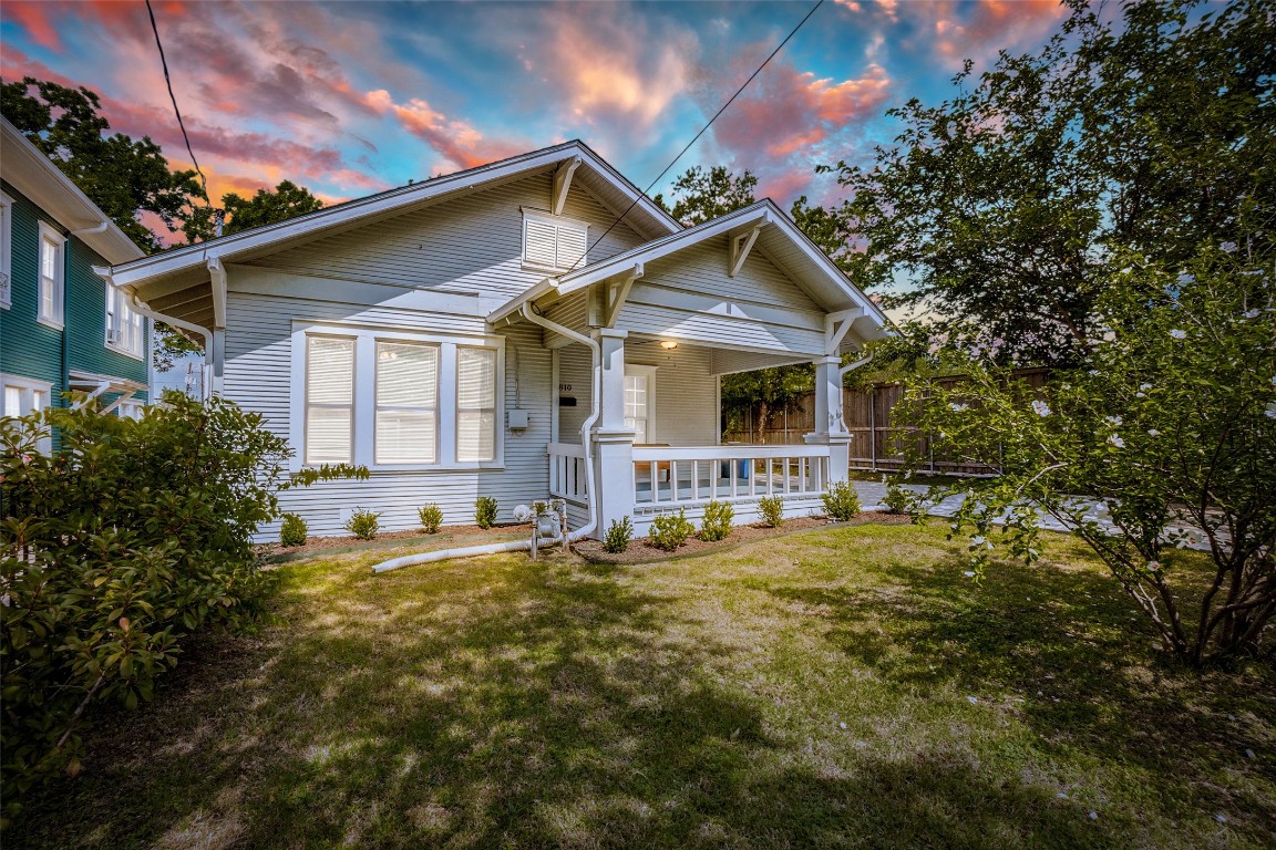 810 Elsbeth Street Dallas TX 75208