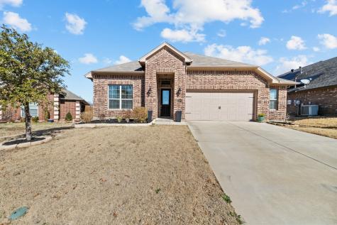 824 Willow Wood Drive Saginaw TX 76179