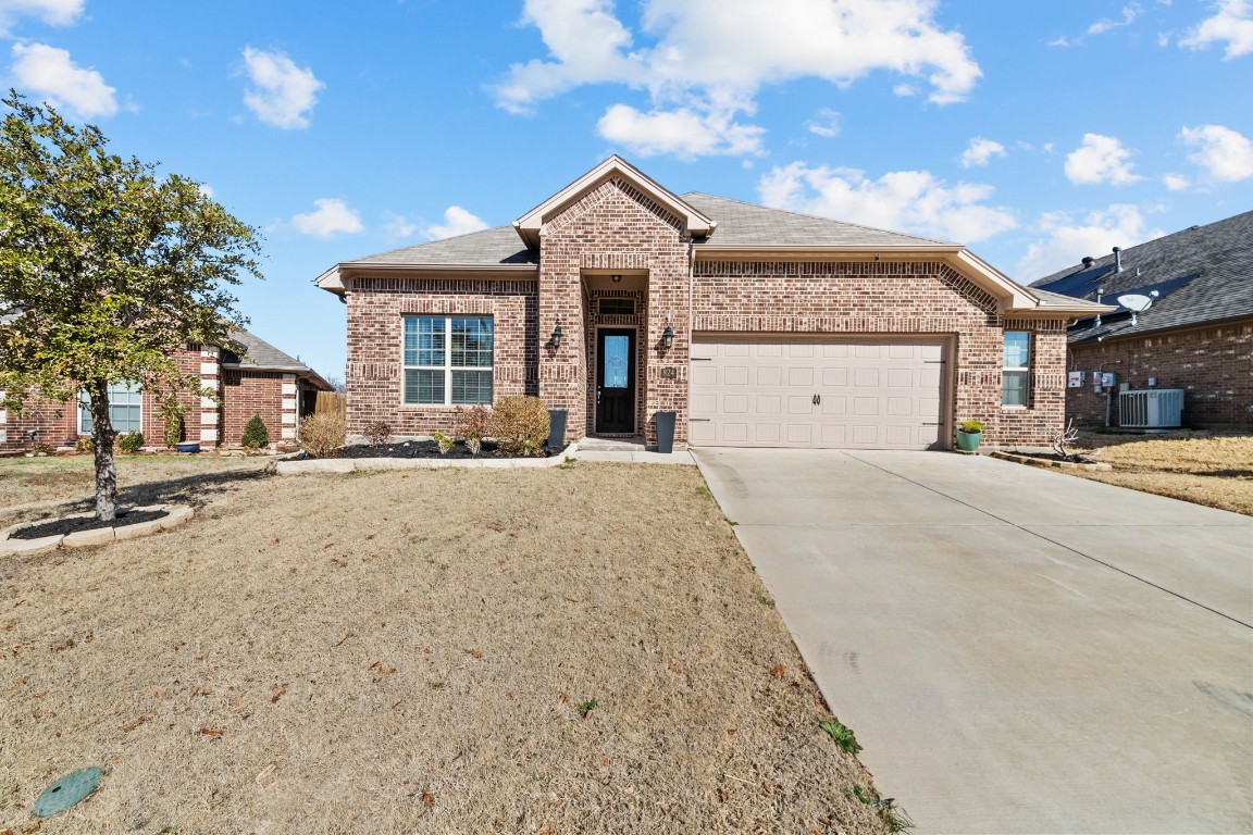 824 Willow Wood Drive Saginaw TX 76179