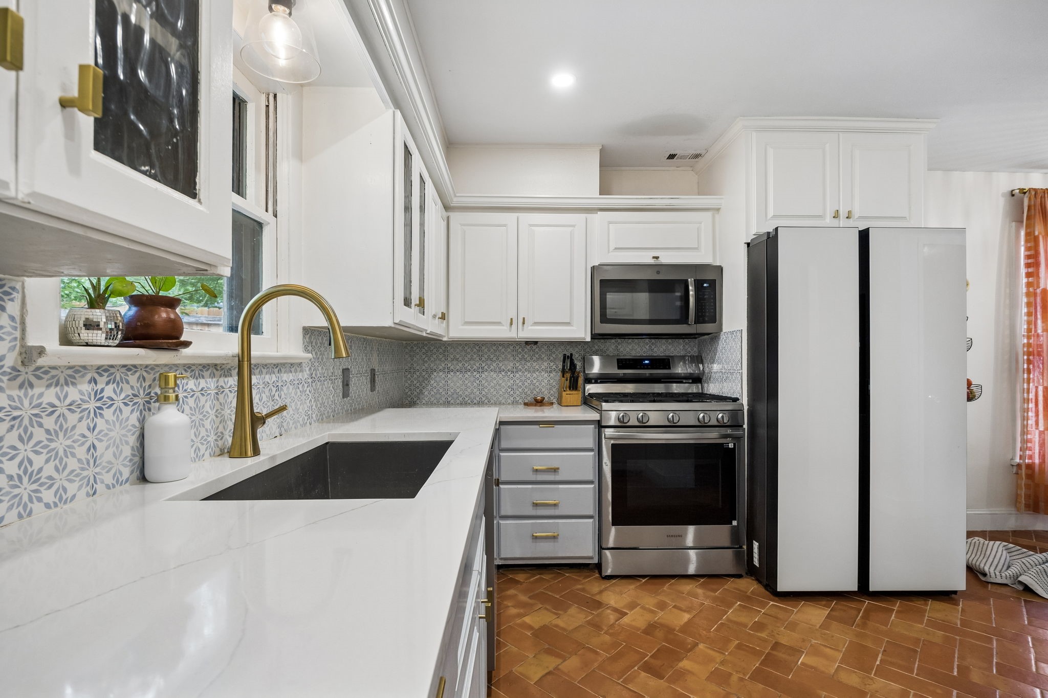 2006 Elmwood Boulevard Dallas TX 75224
