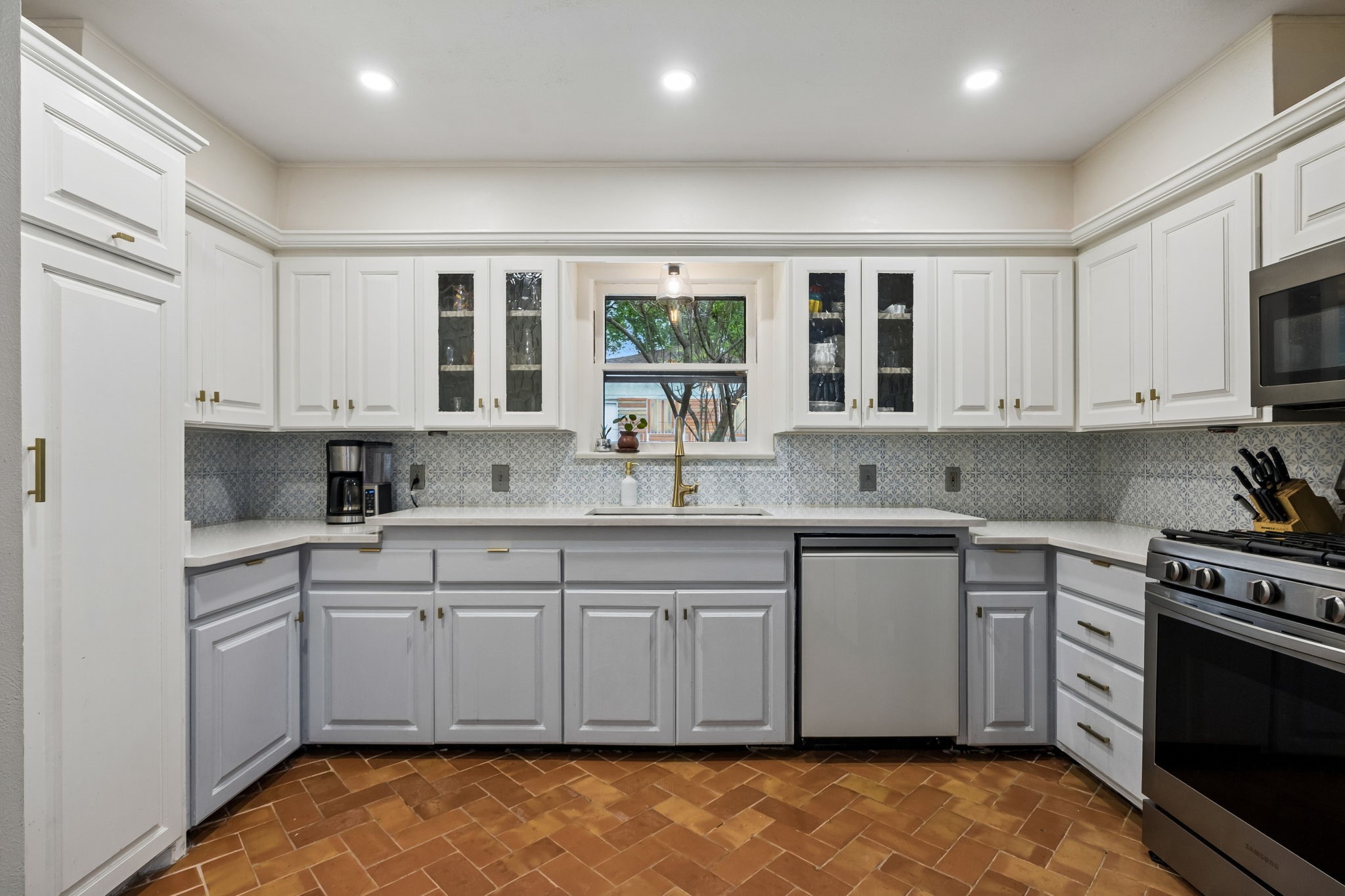 2006 Elmwood Boulevard Dallas TX 75224