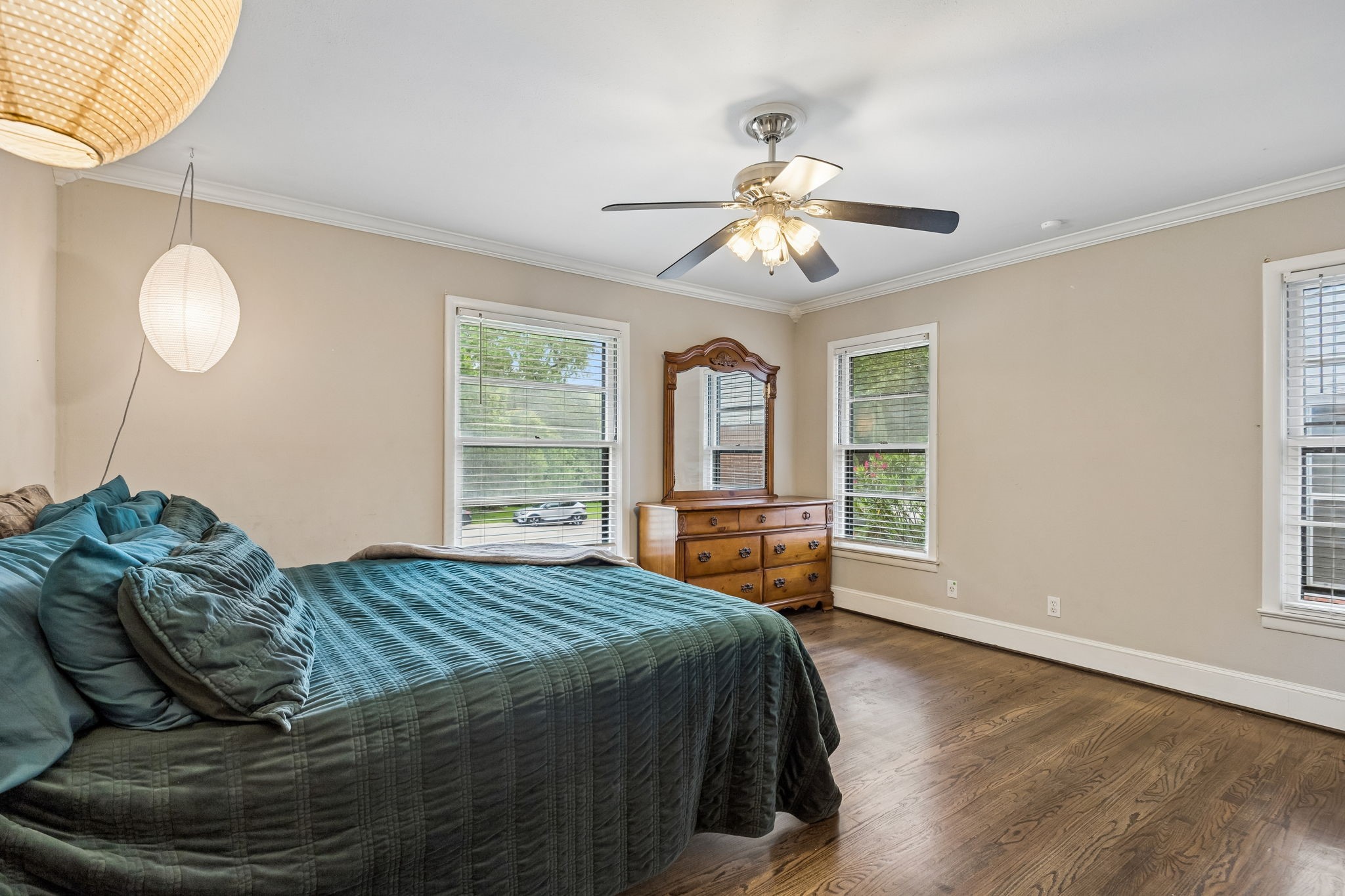 2006 Elmwood Boulevard Dallas TX 75224