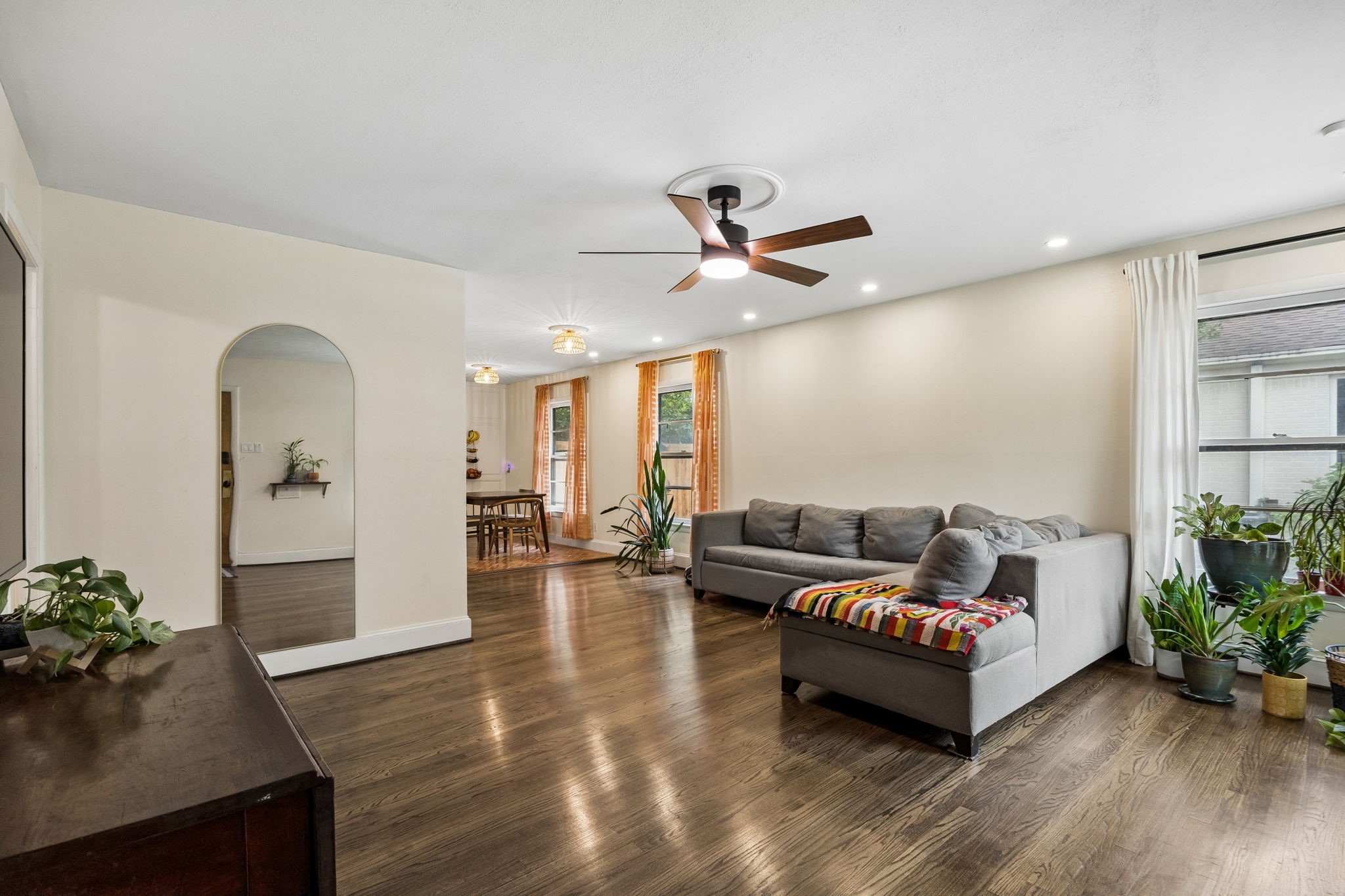 2006 Elmwood Boulevard Dallas TX 75224