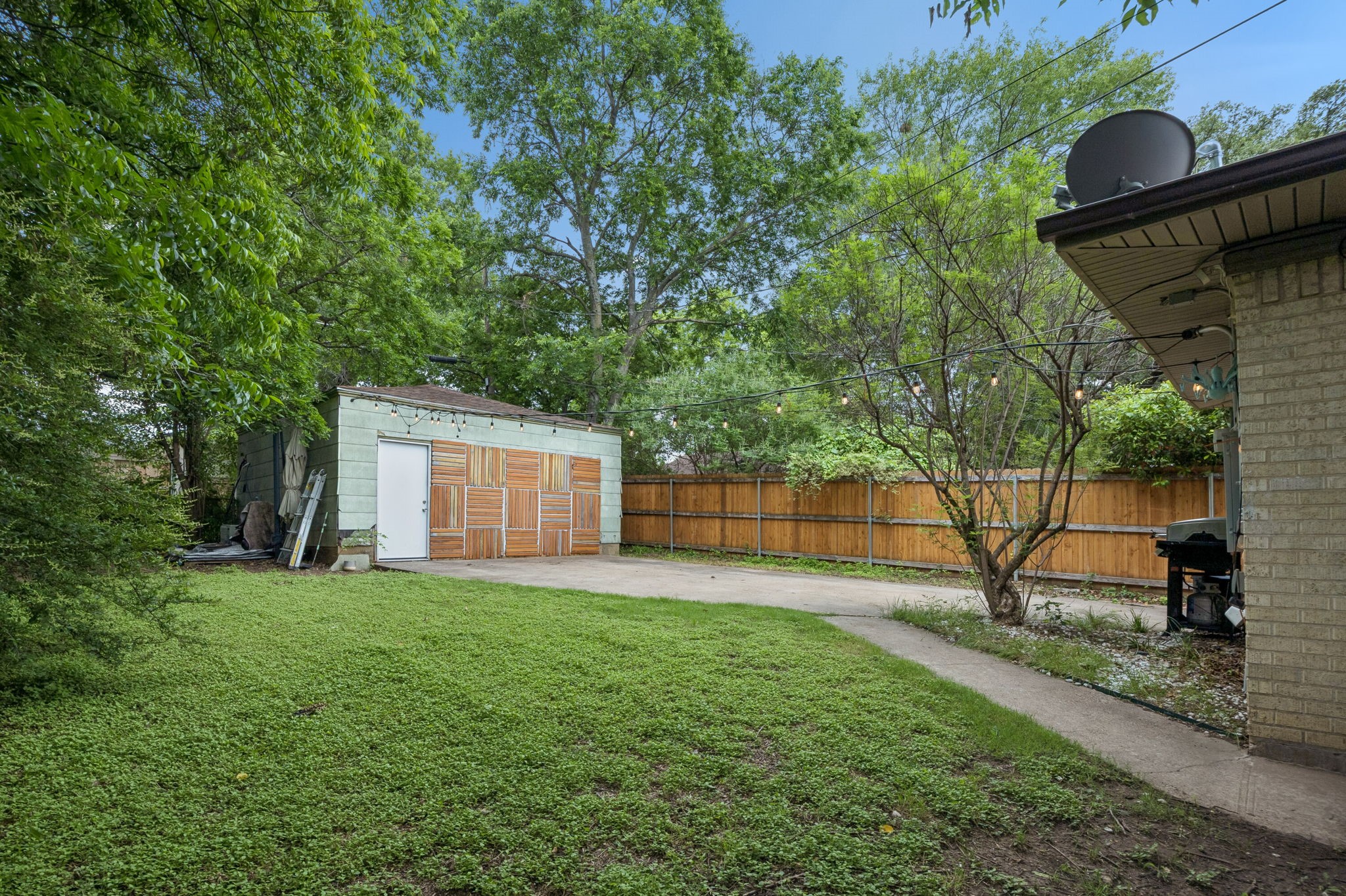 2006 Elmwood Boulevard Dallas TX 75224