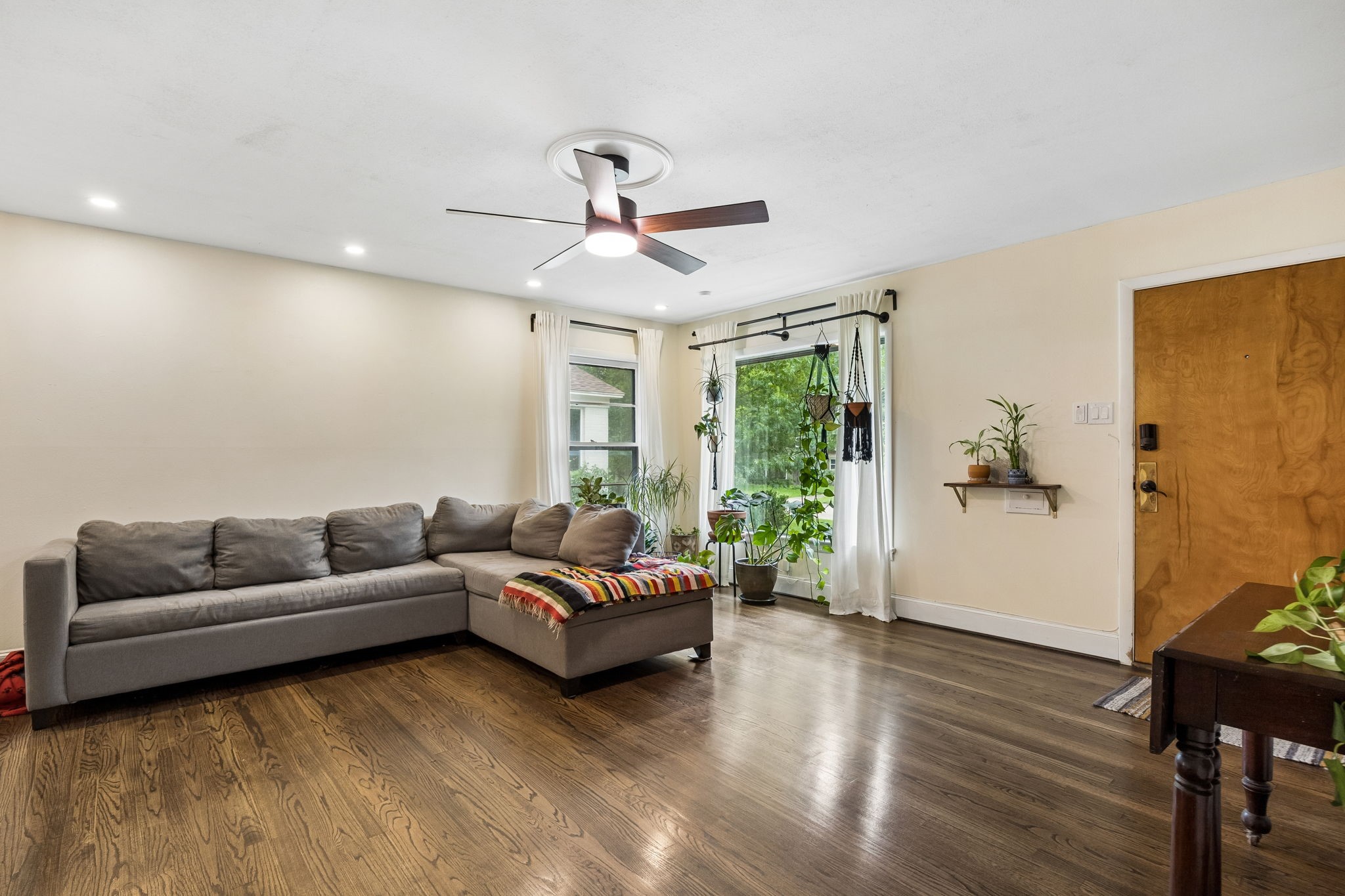 2006 Elmwood Boulevard Dallas TX 75224