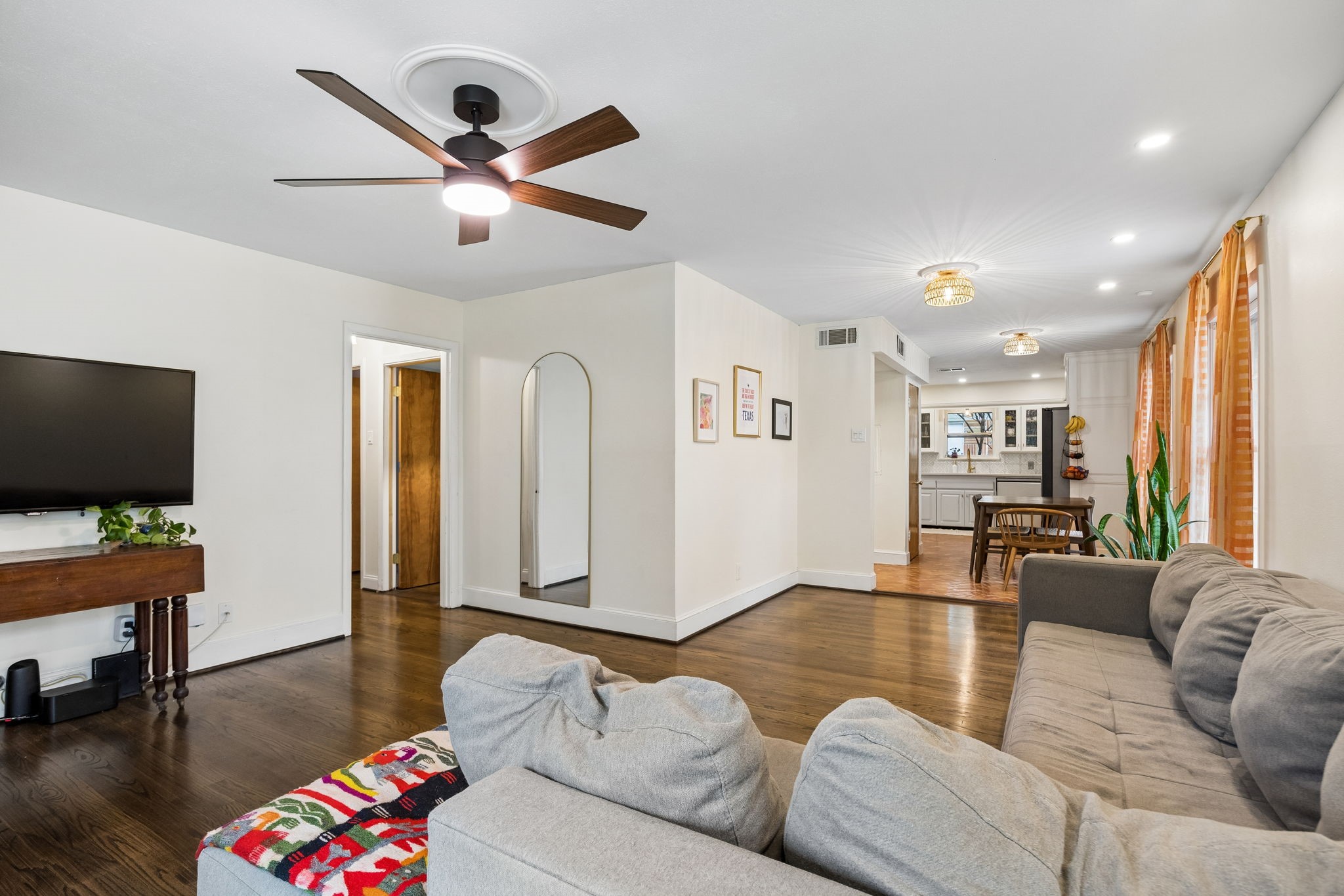 2006 Elmwood Boulevard Dallas TX 75224