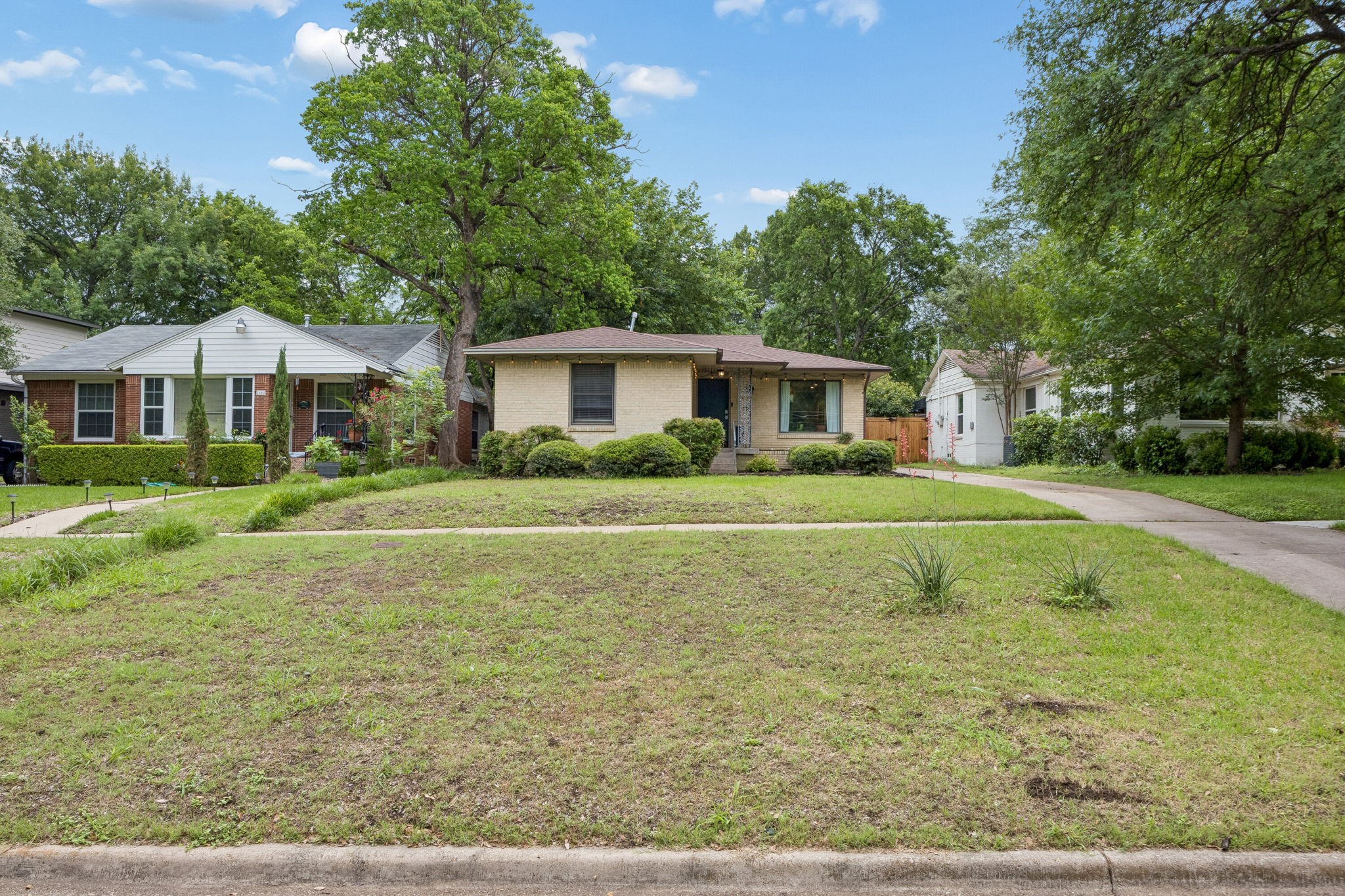 2006 Elmwood Boulevard Dallas TX 75224