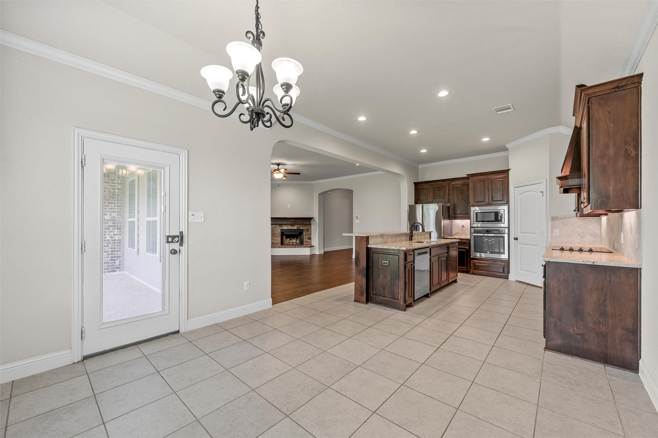 1093 Hesselridge Drive Hewitt TX 76643