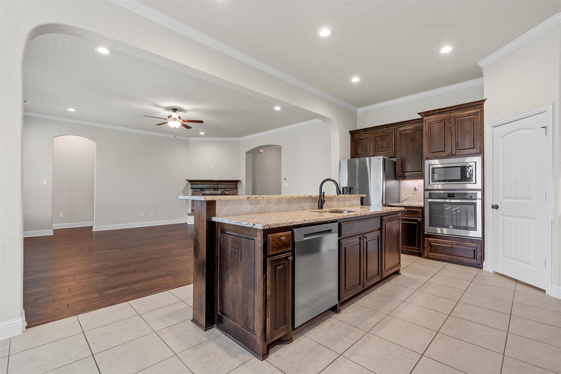 1093 Hesselridge Drive Hewitt TX 76643