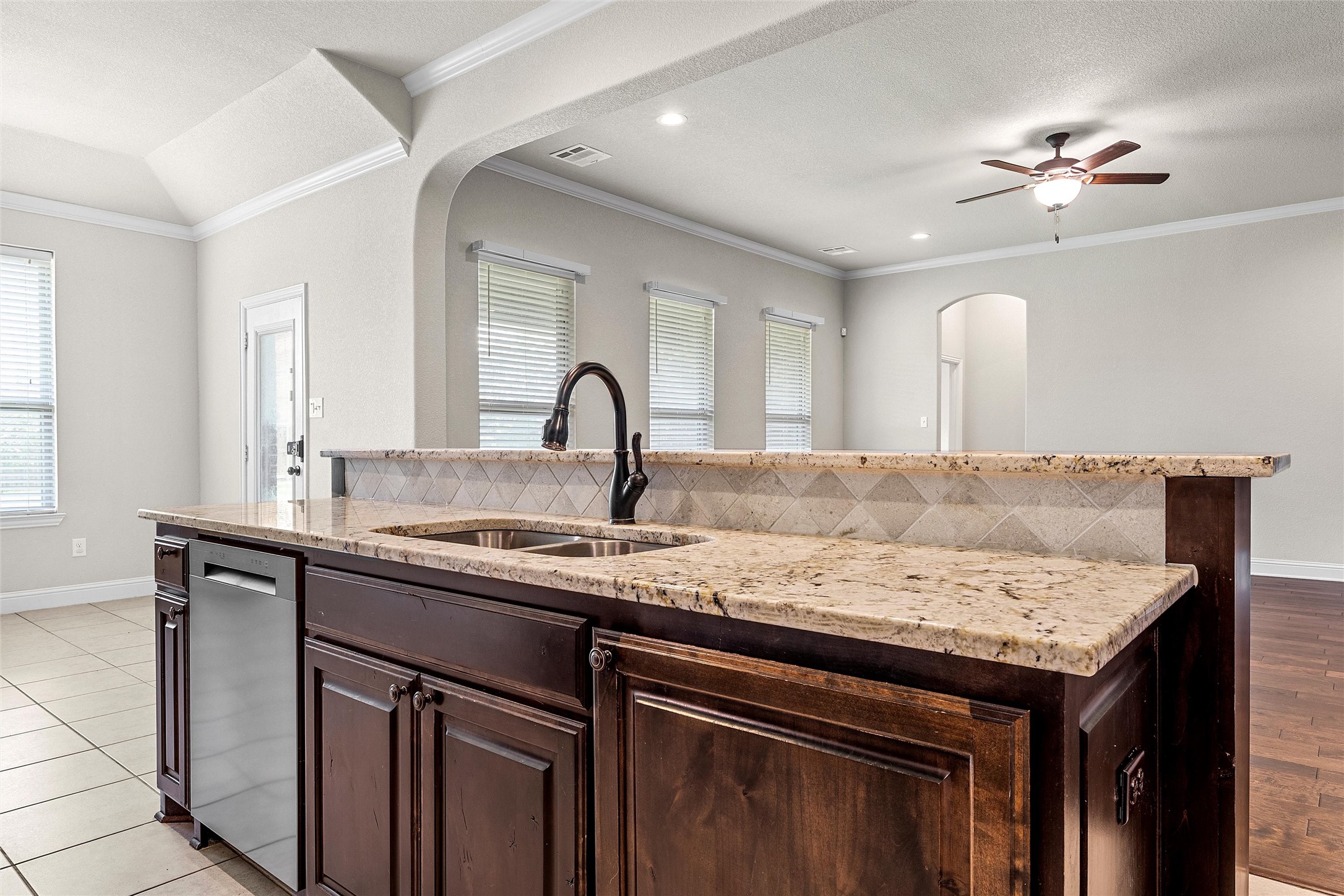 1093 Hesselridge Drive Hewitt TX 76643