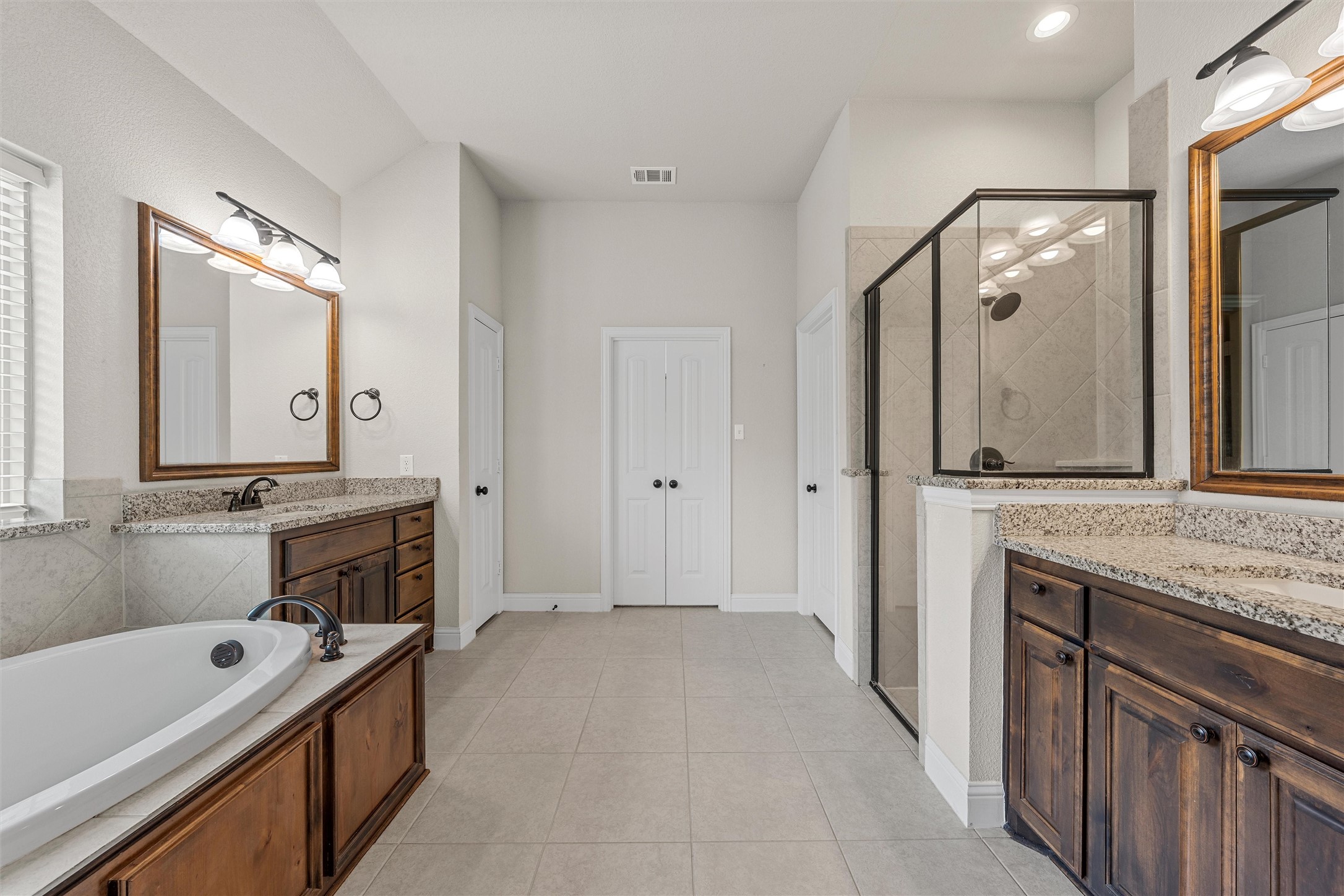 1093 Hesselridge Drive Hewitt TX 76643