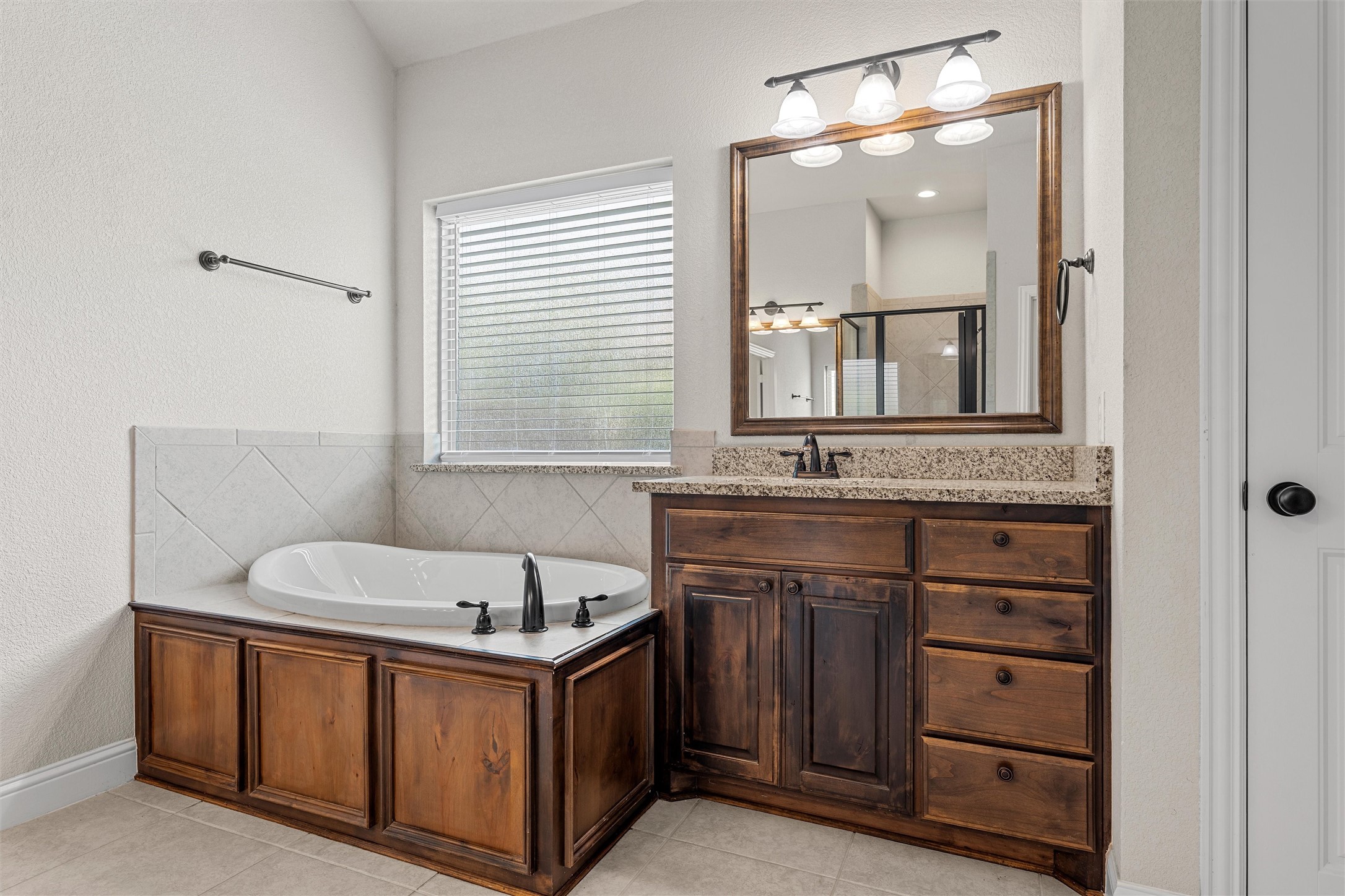 1093 Hesselridge Drive Hewitt TX 76643