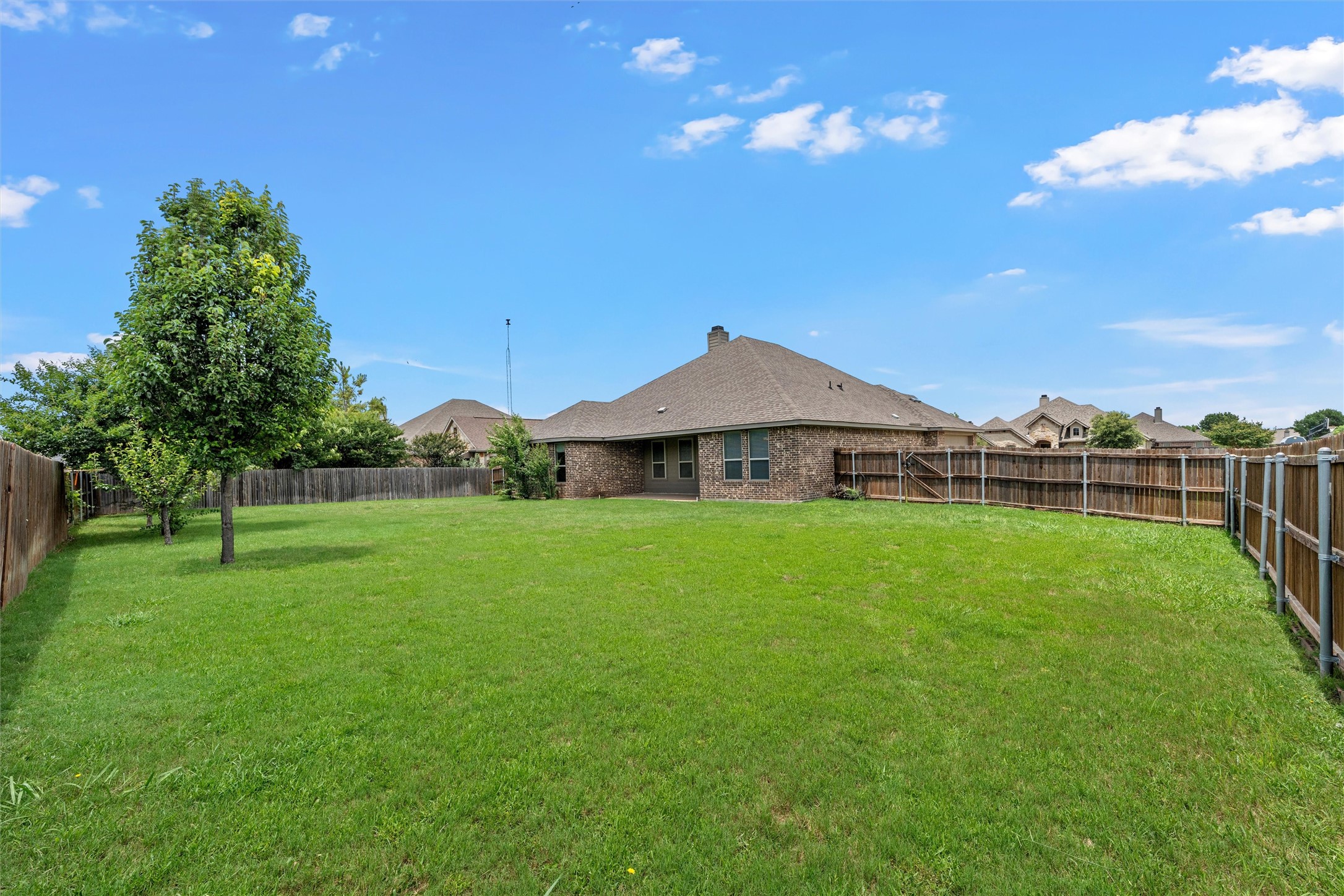 1093 Hesselridge Drive Hewitt TX 76643