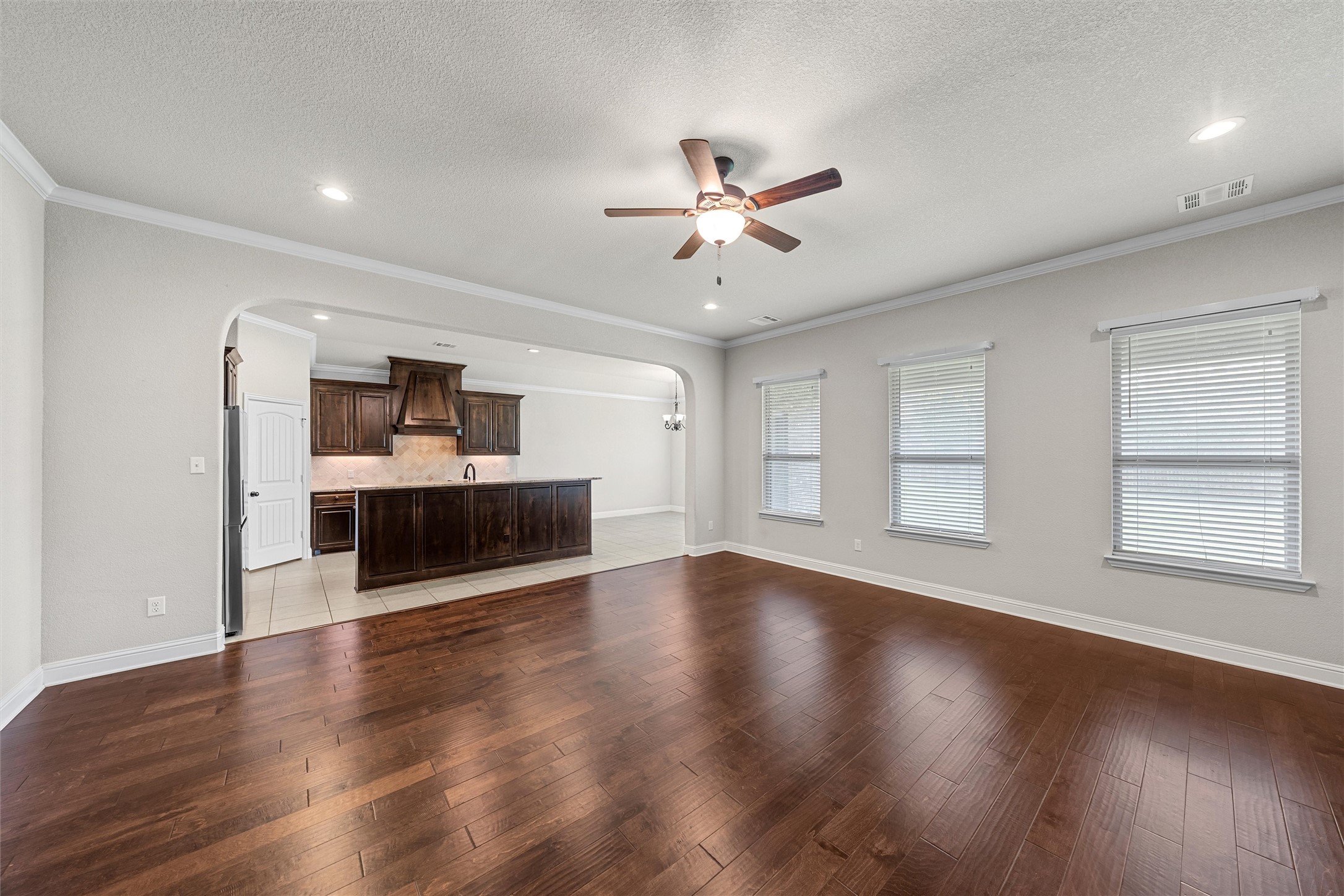 1093 Hesselridge Drive Hewitt TX 76643