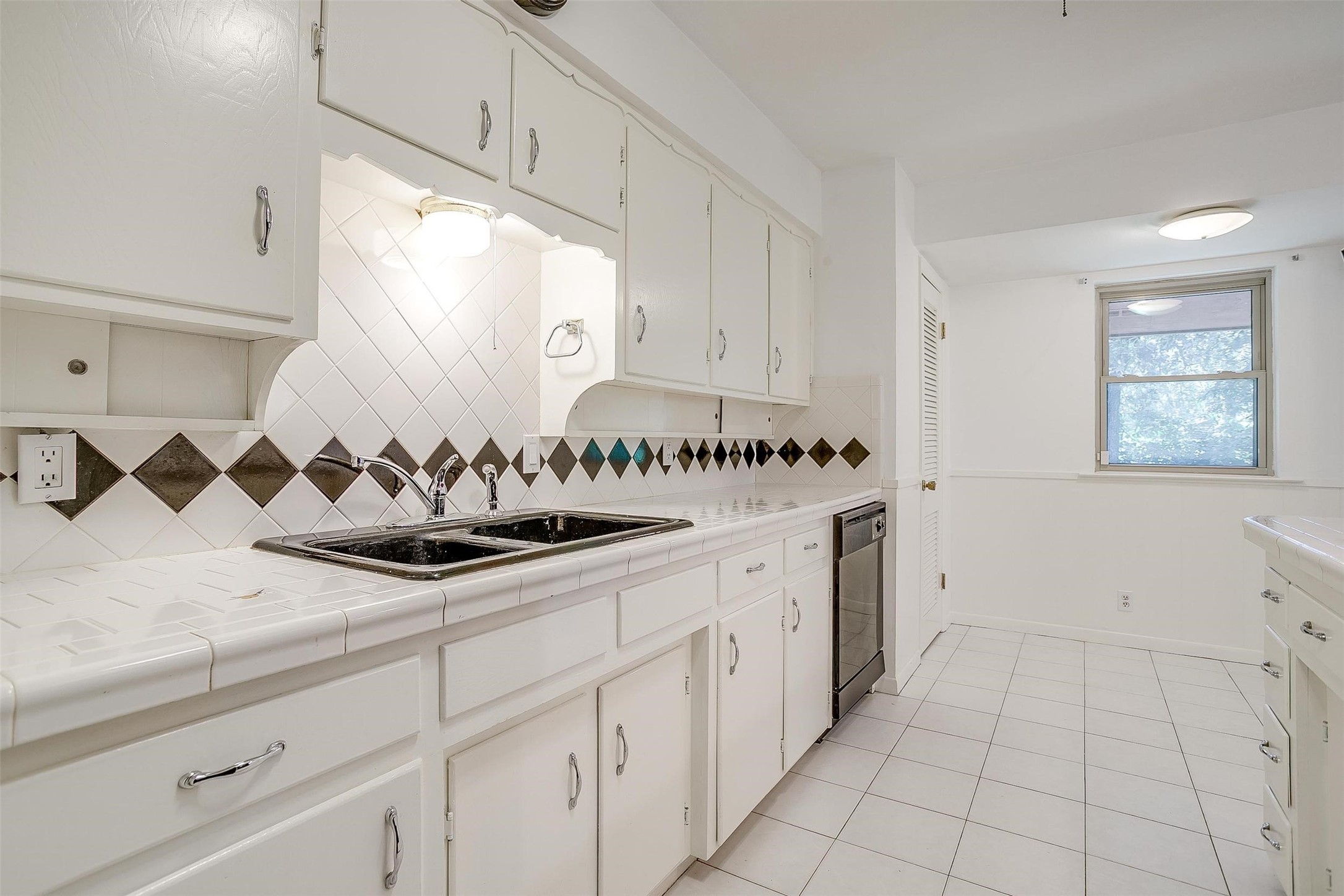 302 S Fox Lane Burleson TX 76028
