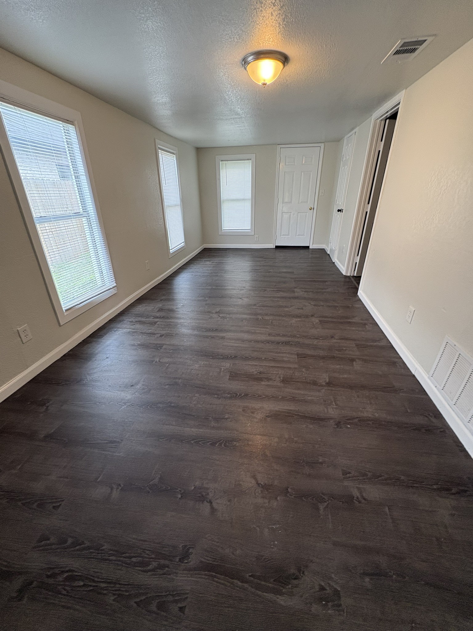 813 S Smith Street Ennis TX 75119