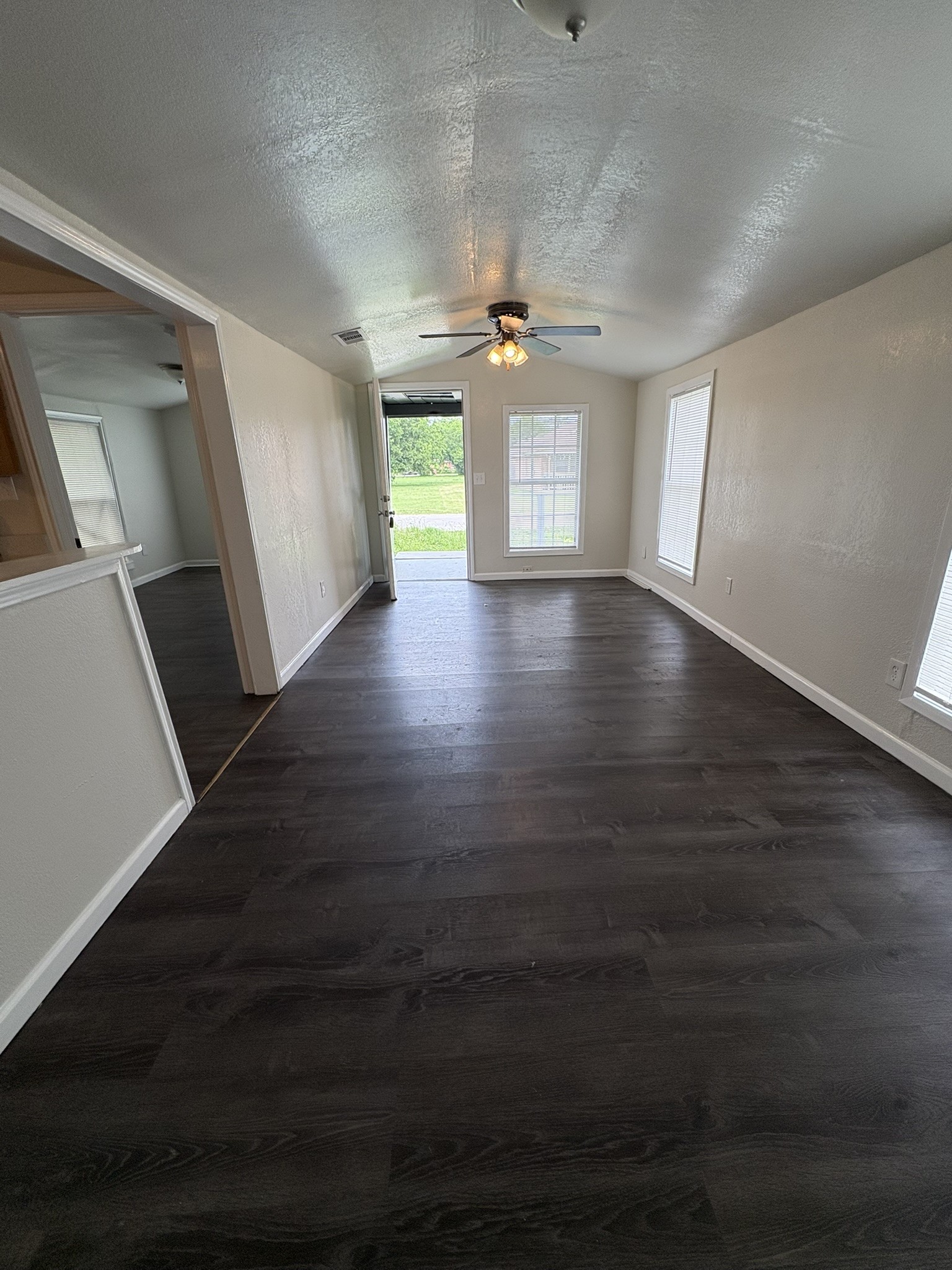 813 S Smith Street Ennis TX 75119