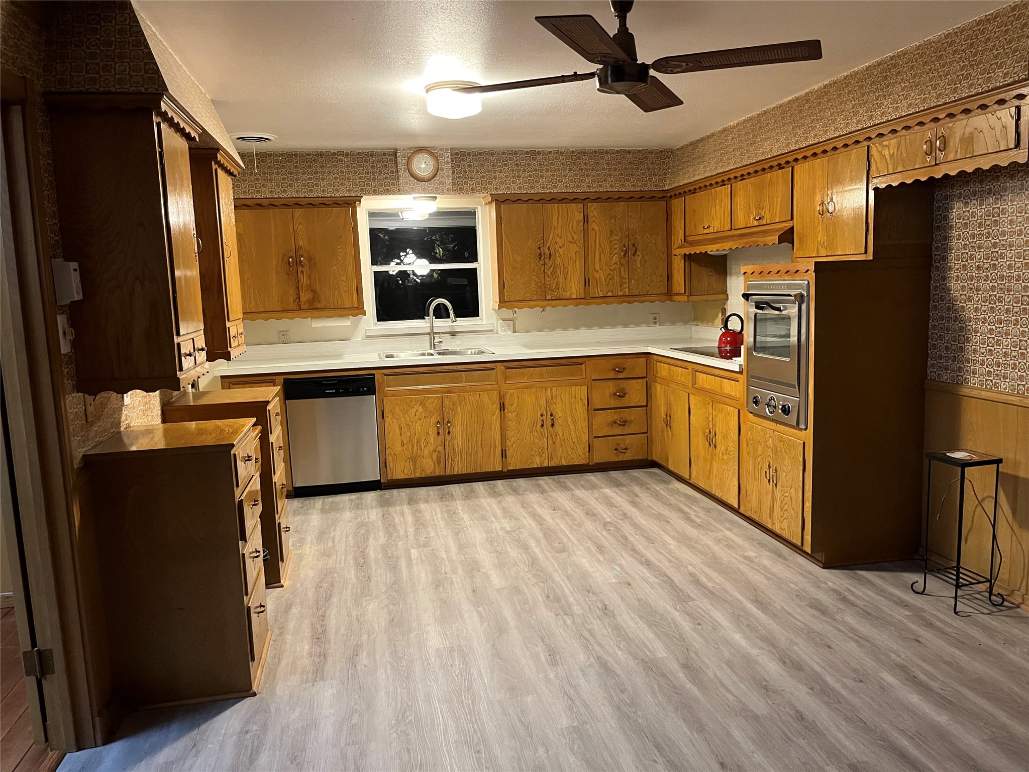 1813 E Belt Line Road Carrollton TX 75006