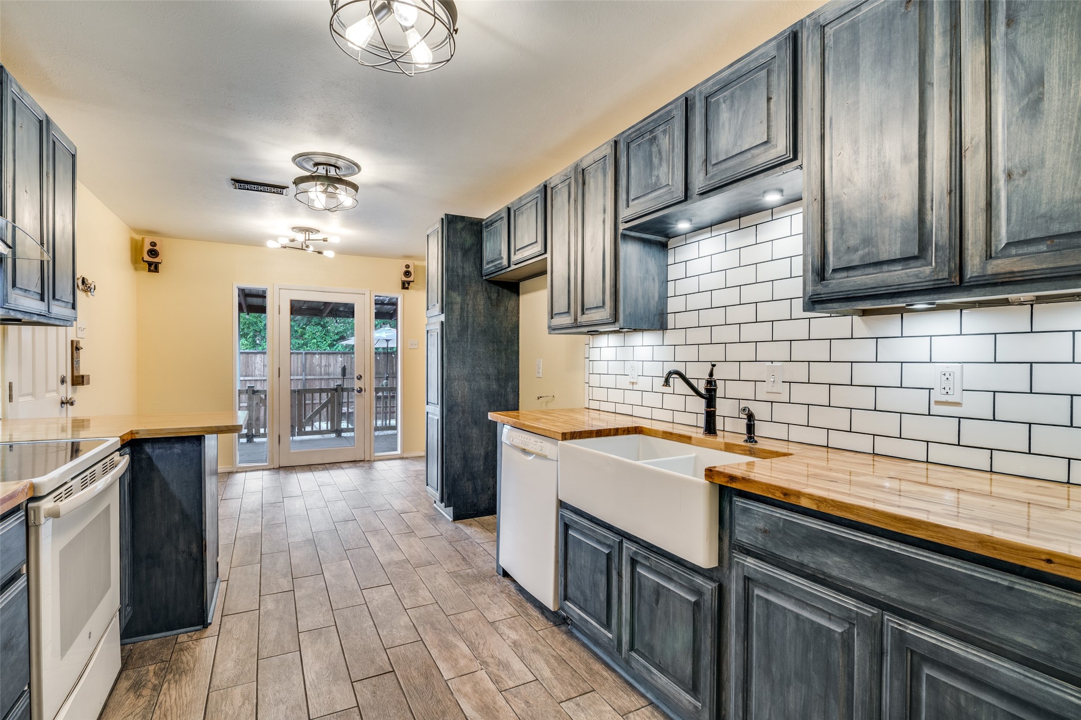 4210 Mayflower Drive Garland TX 75043