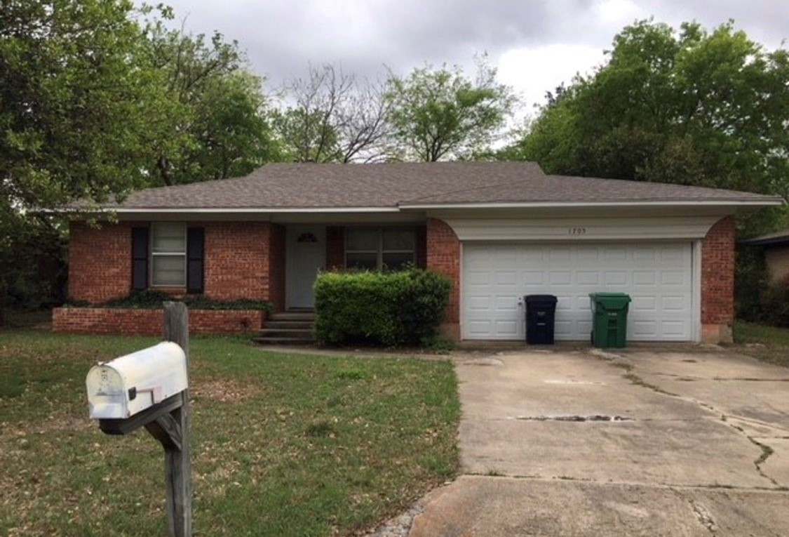 1705 Crescent Street Denton TX 76201