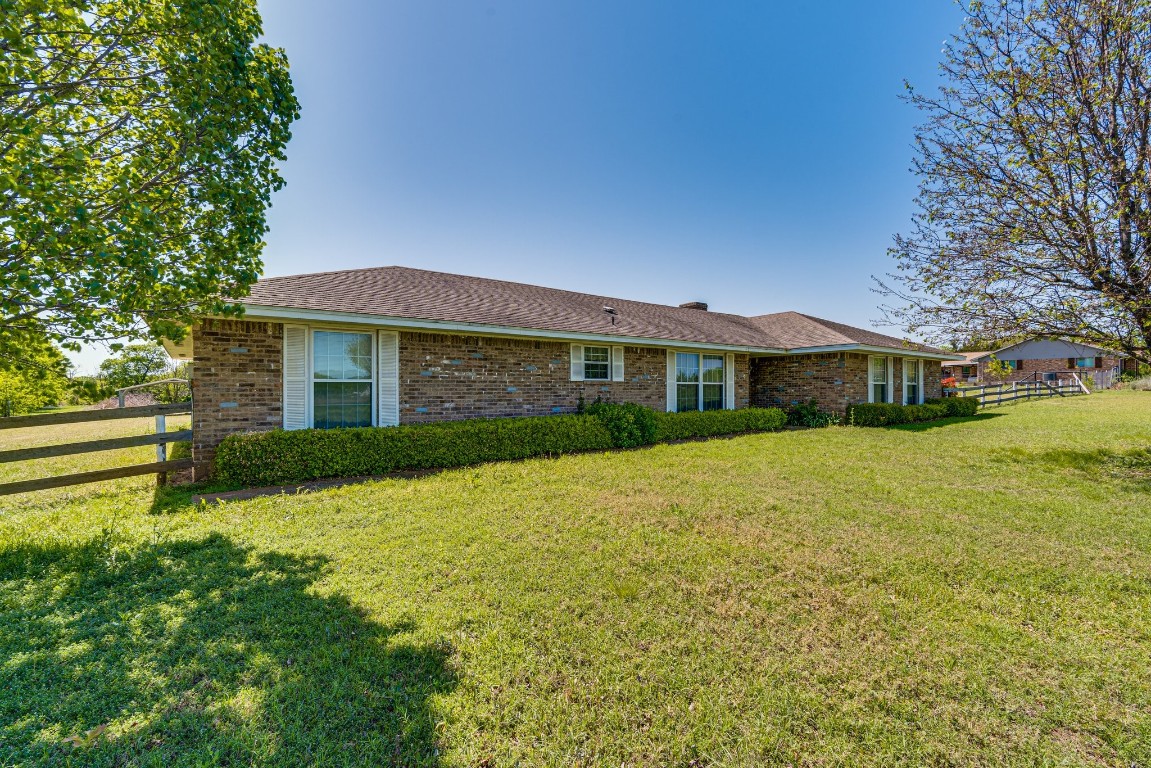 260 Spring Lake Circle Waxahachie TX 75167