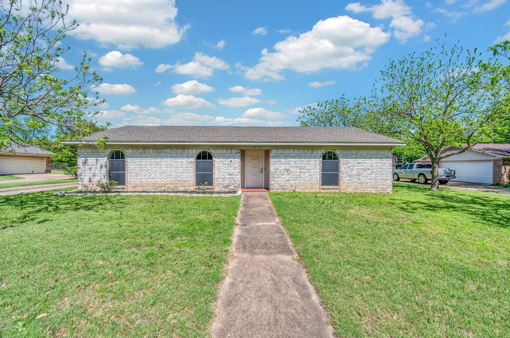 216 Texas Avenue Hewitt TX 76643