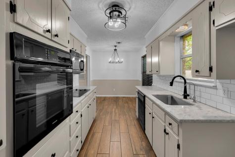 216 Texas Avenue Hewitt TX 76643