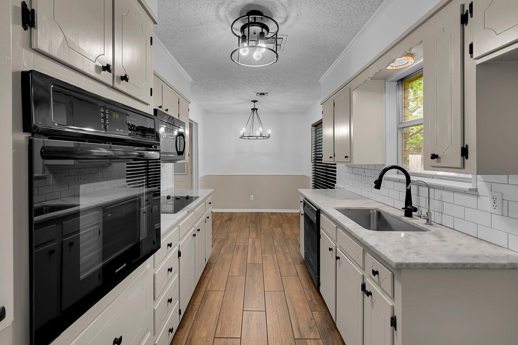 216 Texas Avenue Hewitt TX 76643