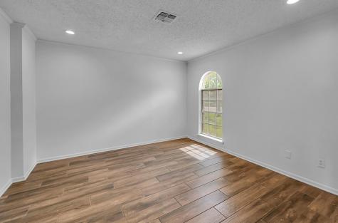 216 Texas Avenue Hewitt TX 76643