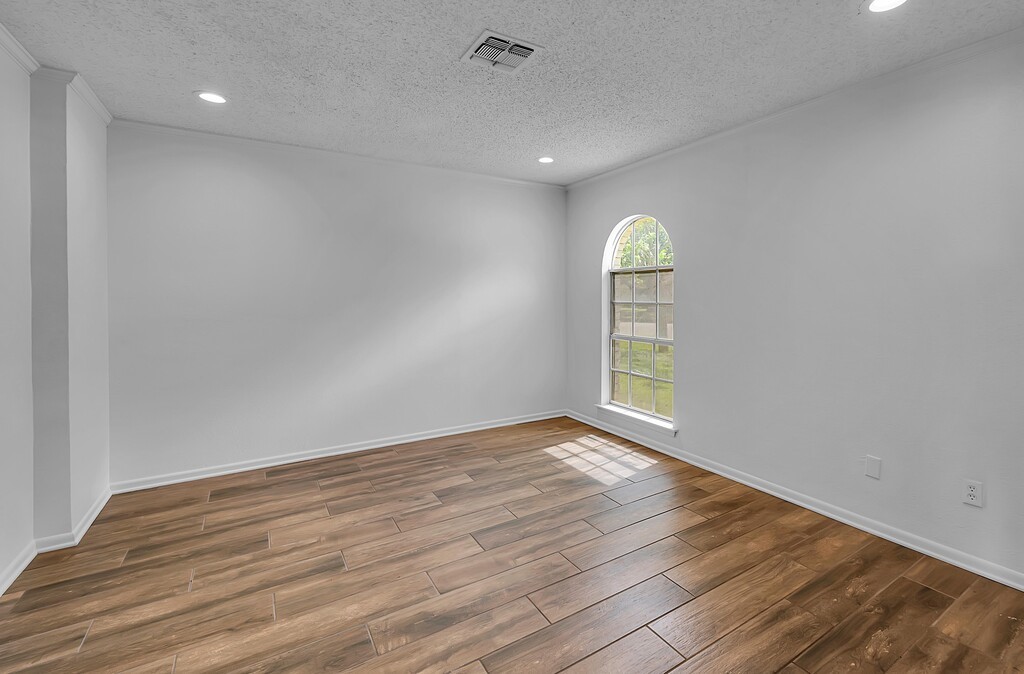 216 Texas Avenue Hewitt TX 76643