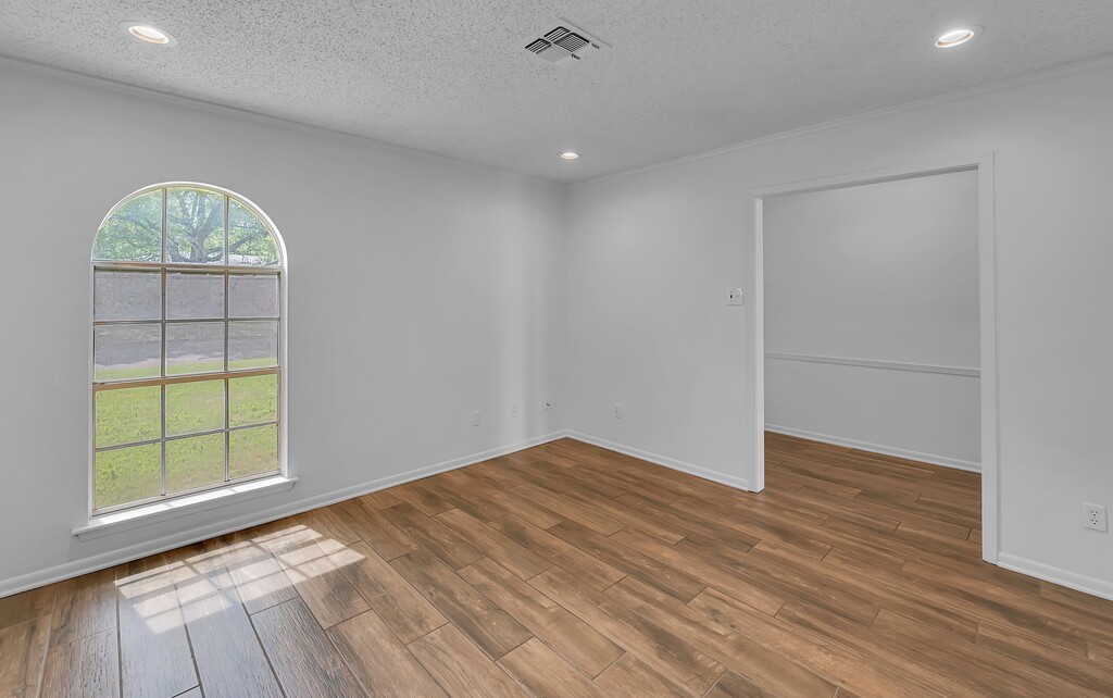 216 Texas Avenue Hewitt TX 76643
