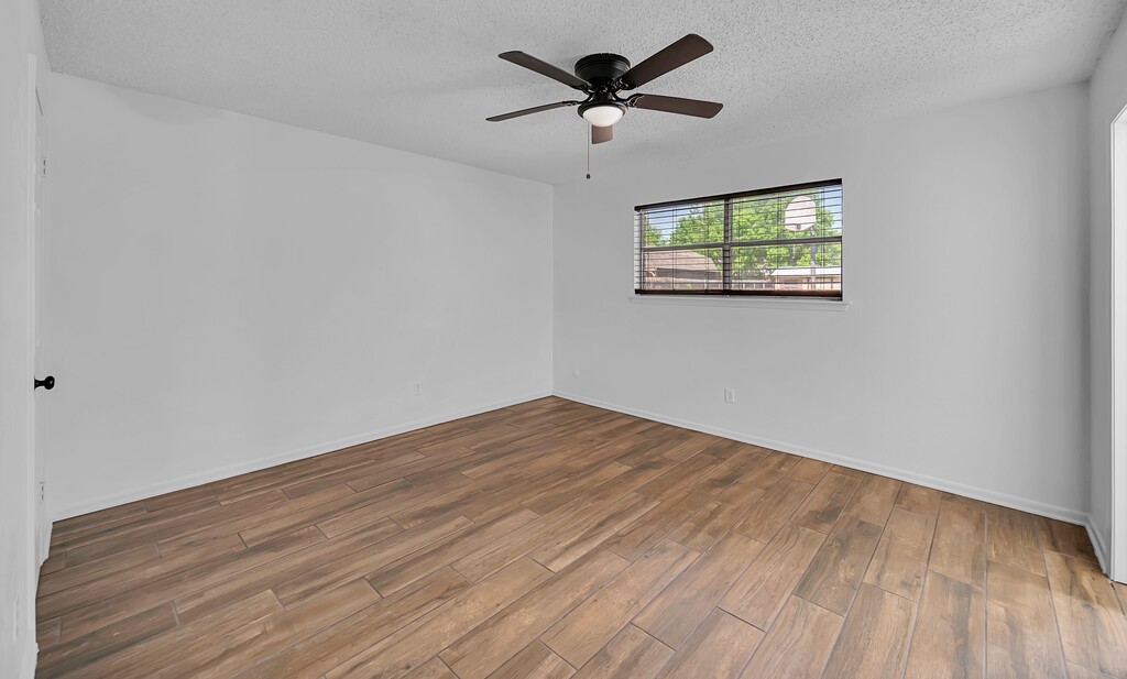216 Texas Avenue Hewitt TX 76643